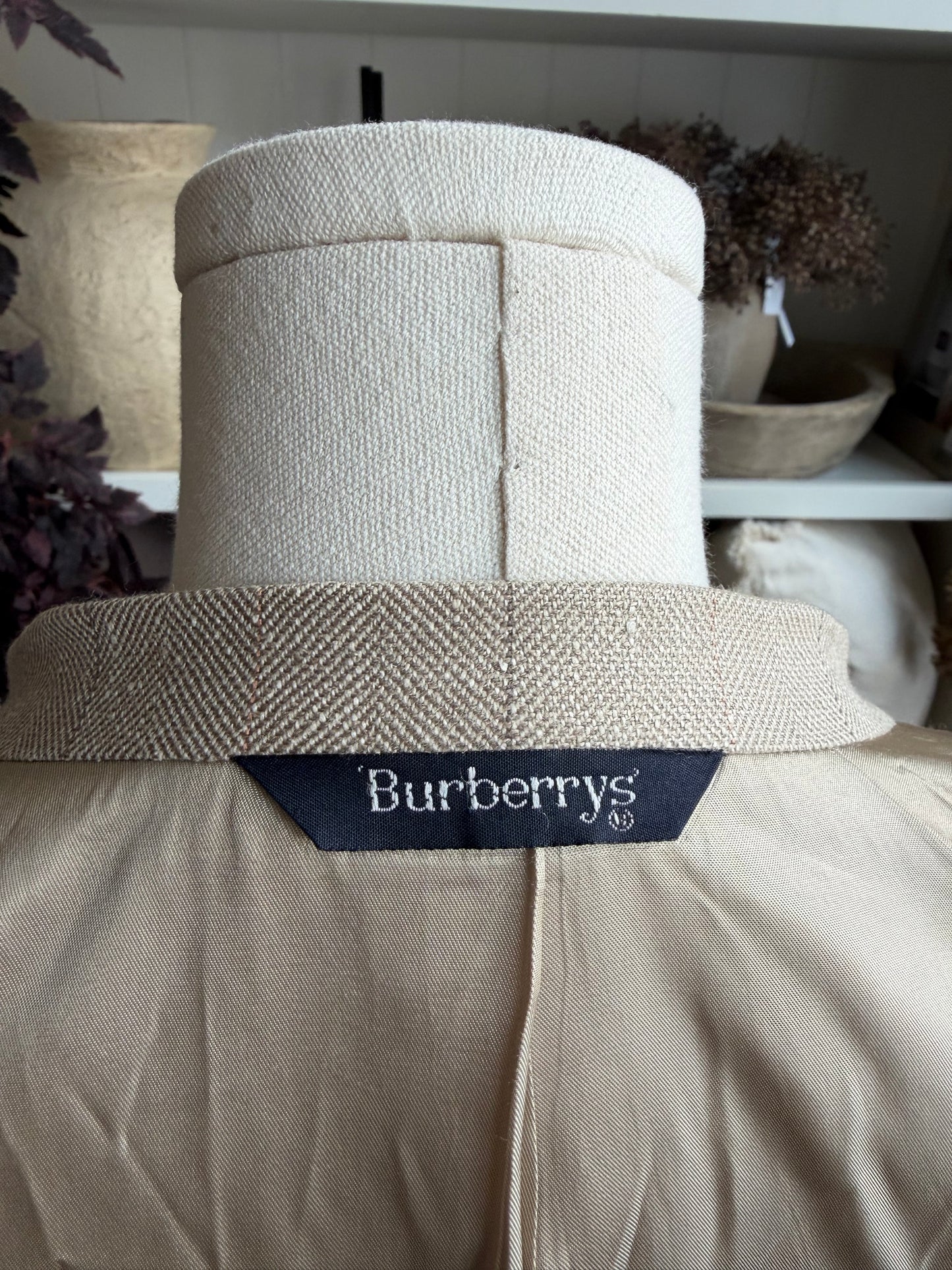 90s Burberrys silk wool blend blazer. Made in the USA. Fits M-XL
