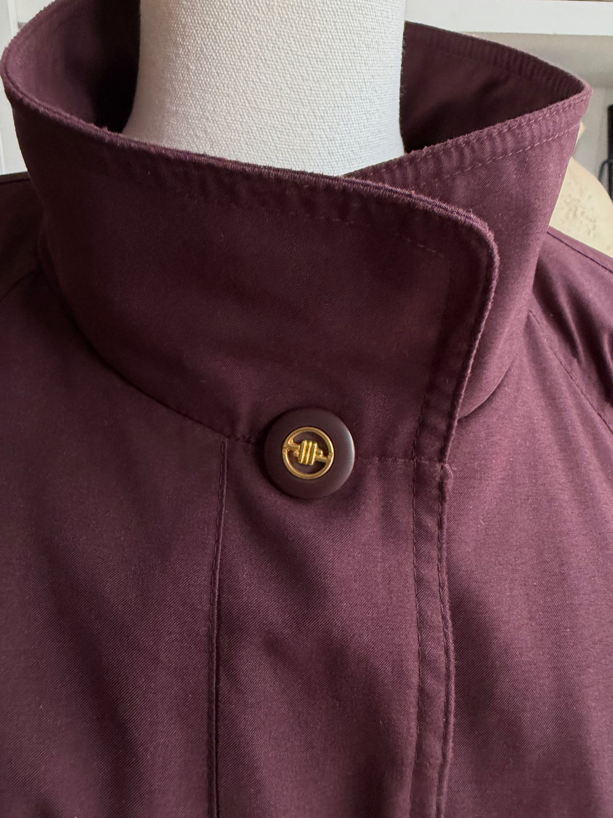90s Fleet Street burgundy trench. Fits M-XL