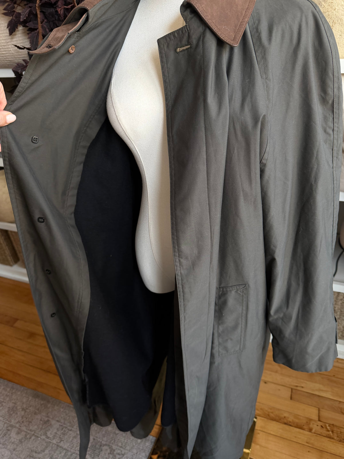 90s Chaps Ralph Lauren green trench with removable wool lining and leather collar. Fits M-XXL