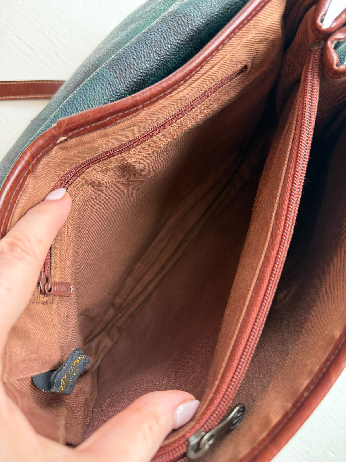 Carryland USA crossbody satchel