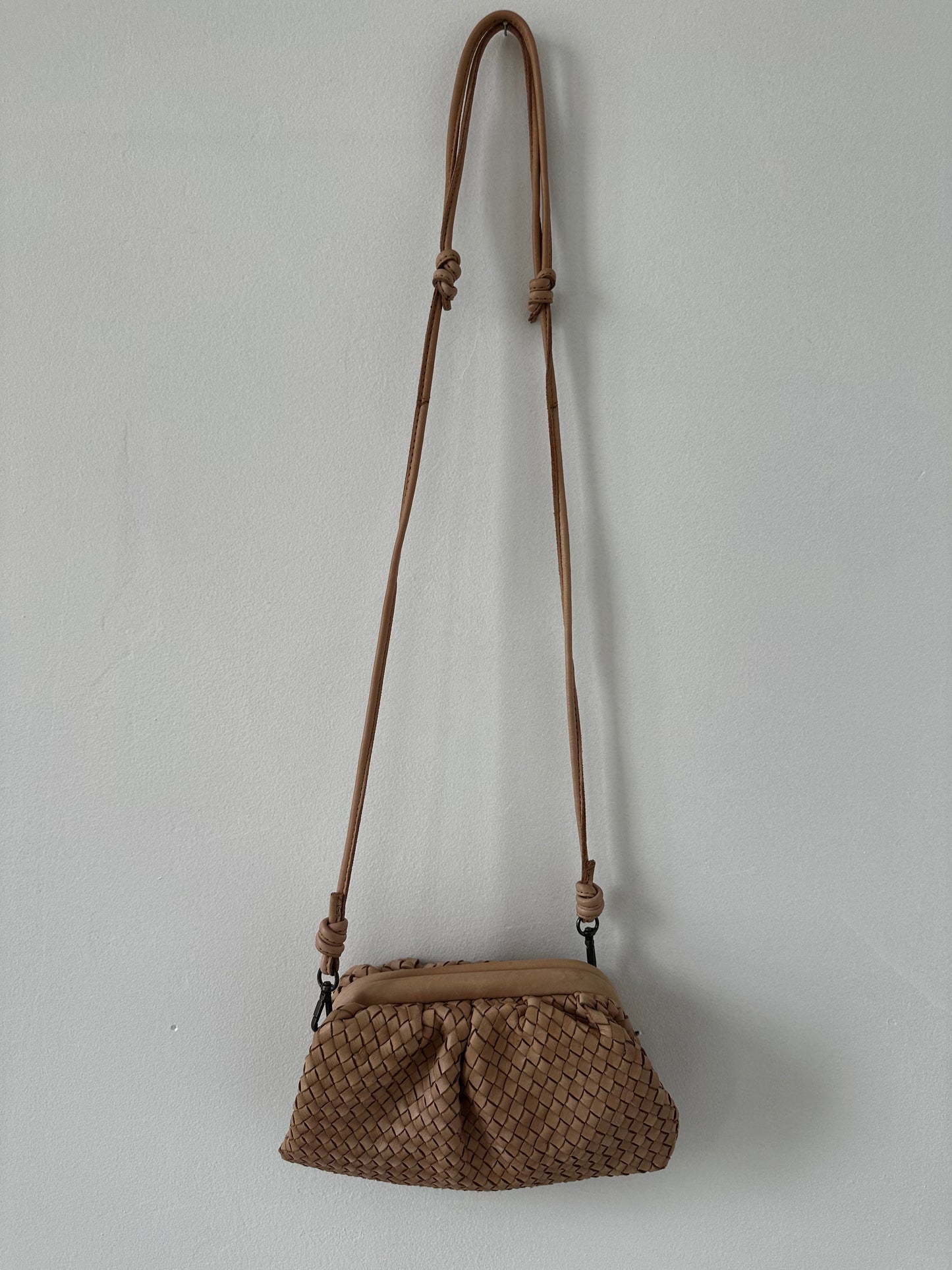 Latico Leather Noble crossbody in natural