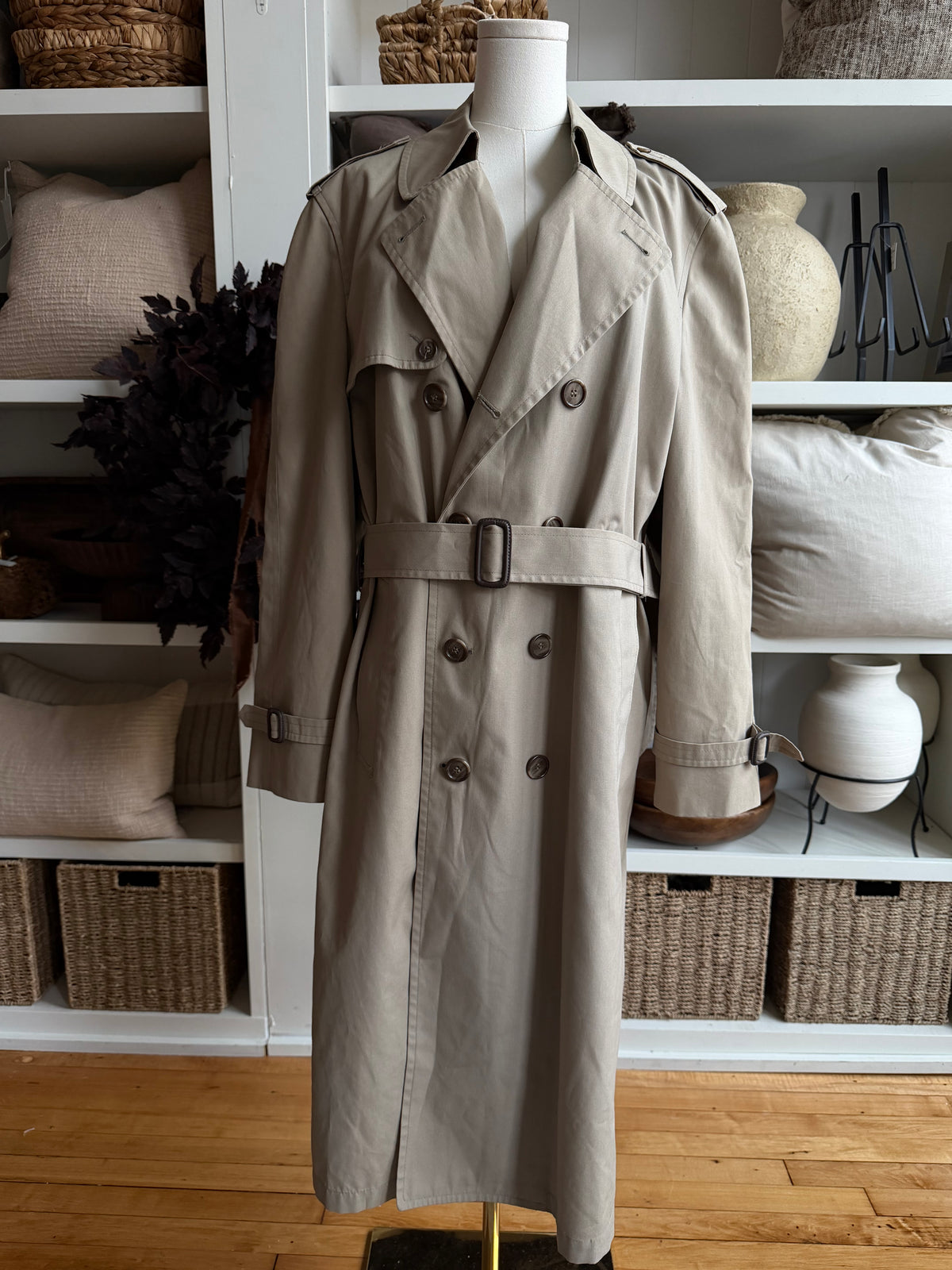 80s London Fog khaki trench. Made in the USA. Fits M-L
