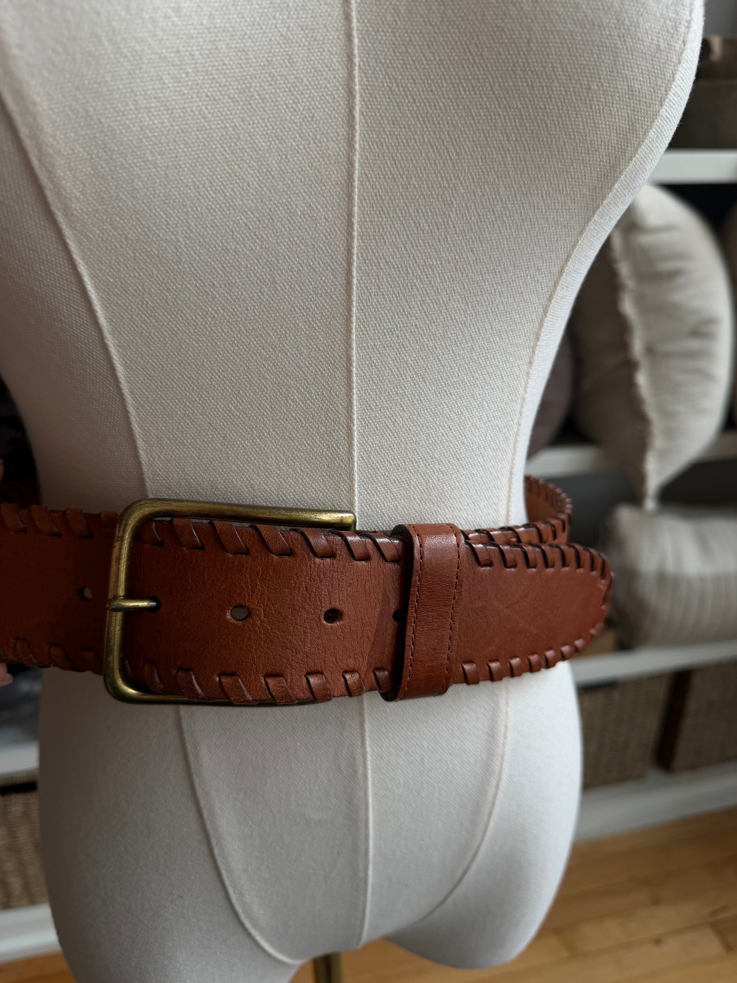 90s Lauren By Ralph Laure leather belt with brass buckle.