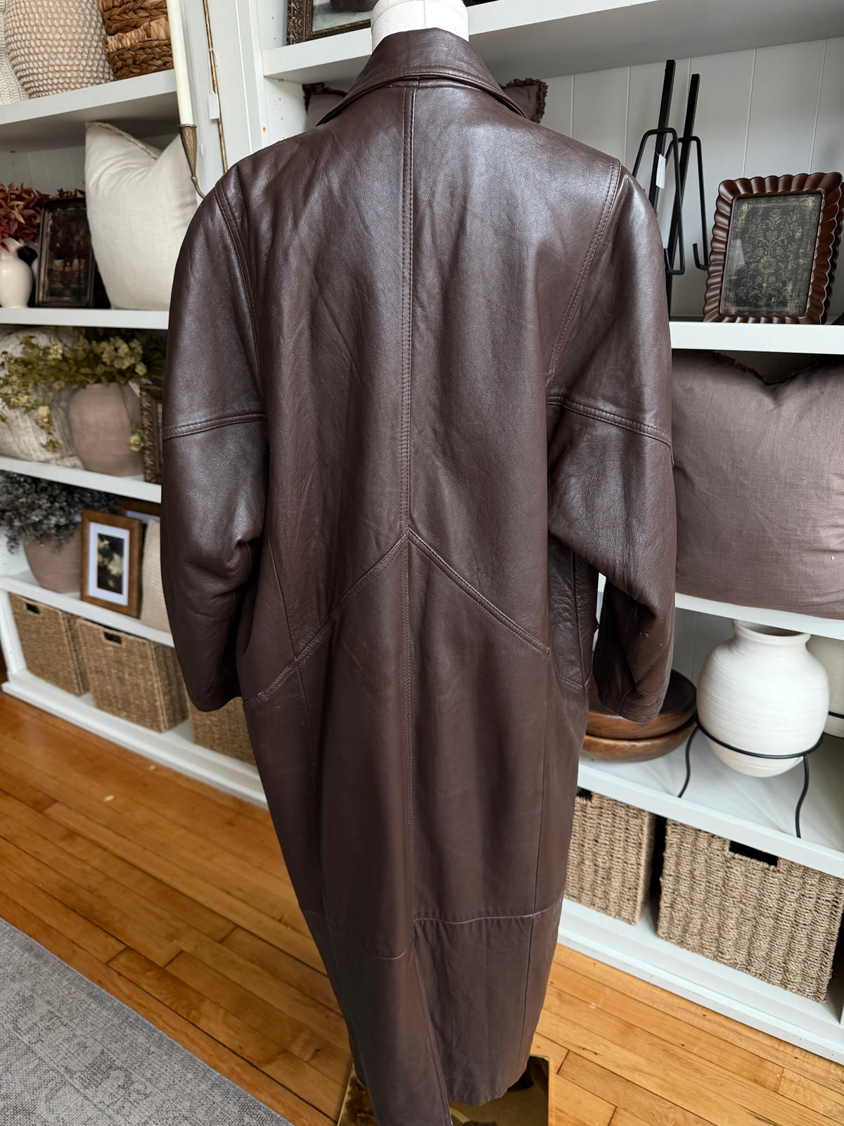 90s Synergy brown leather trench. Fits S-L