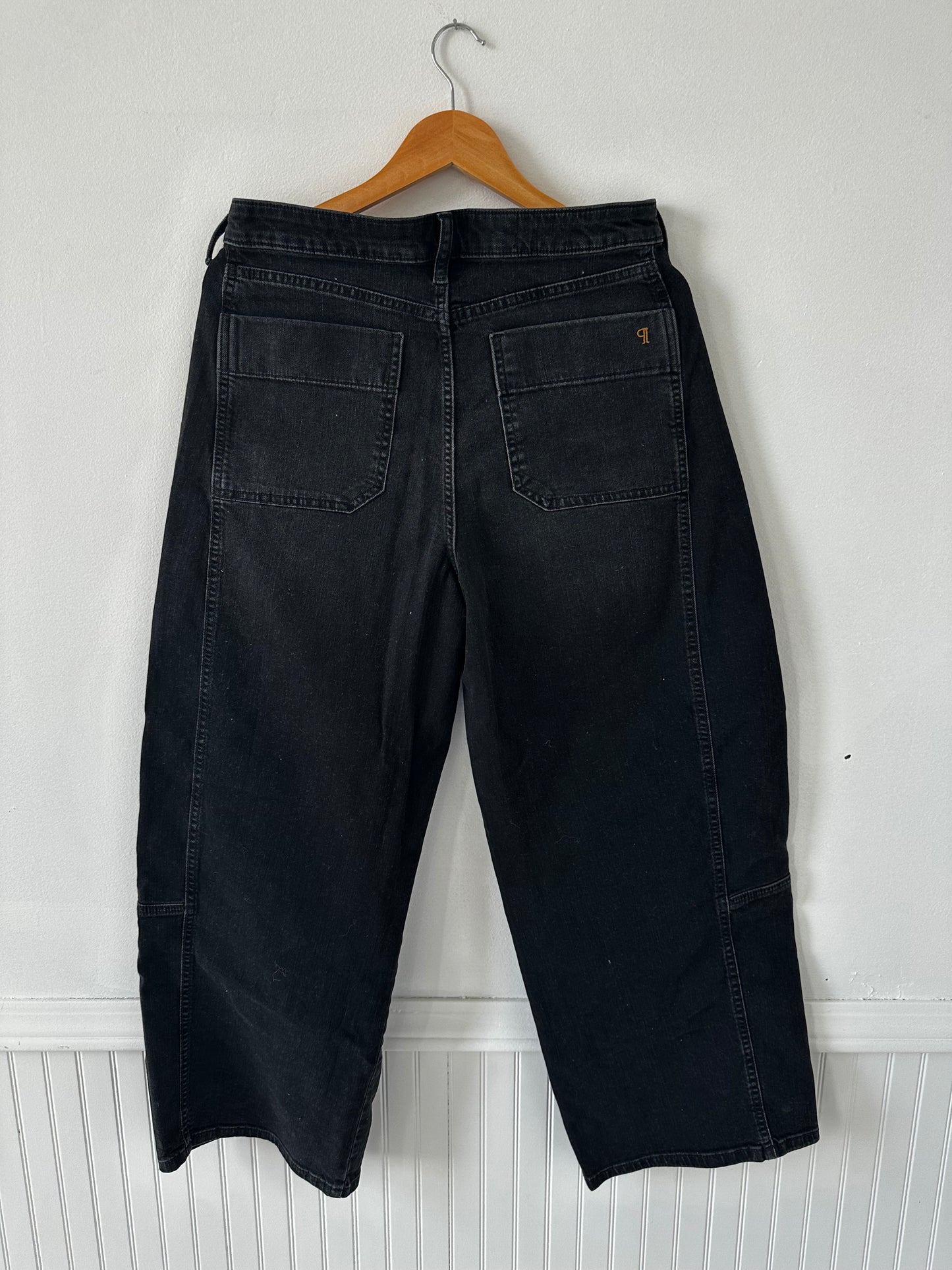 Anthropologie Pilcro Kenna barrel leg jeans. Size 29T