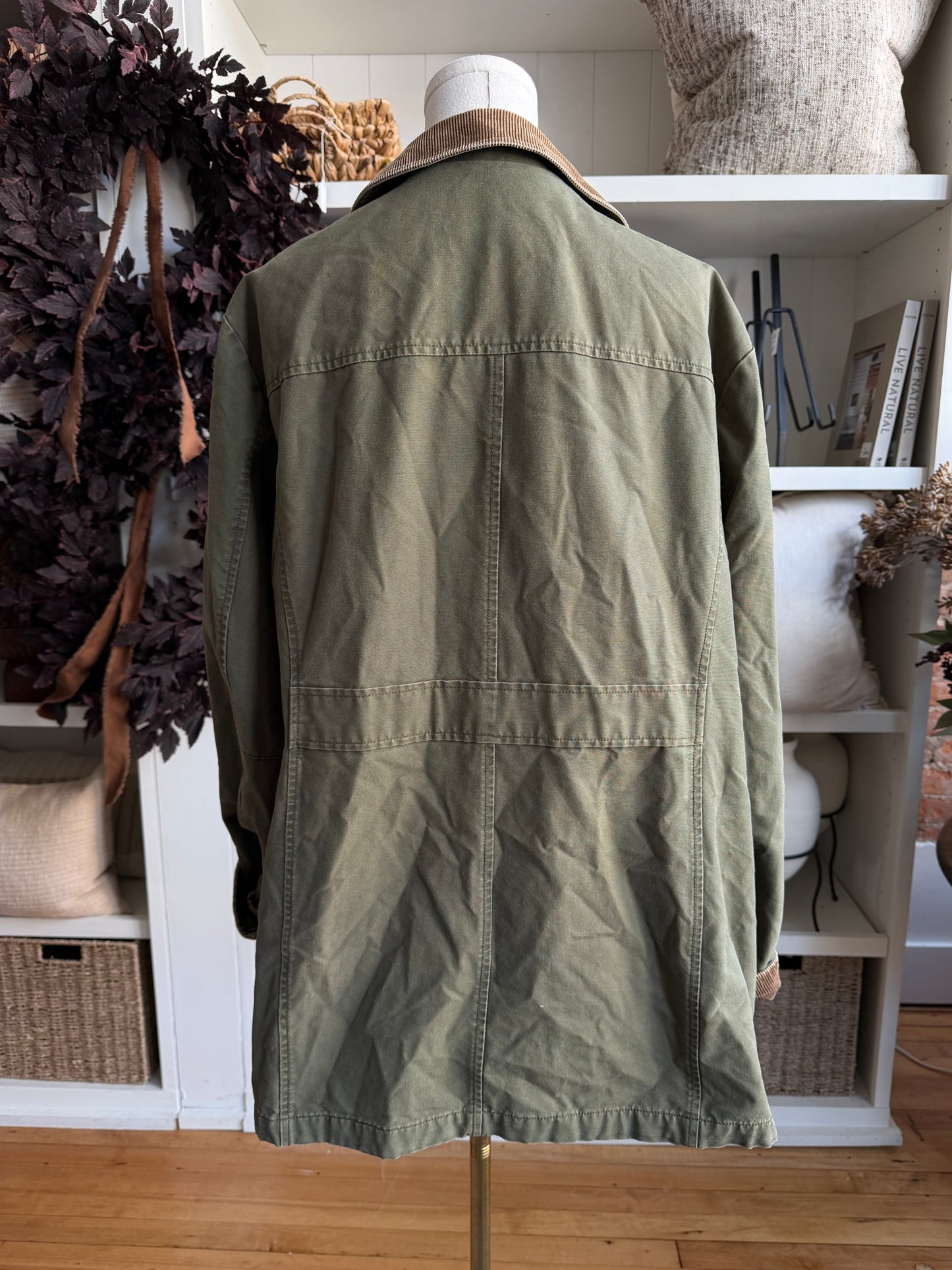 90s LL Bean green barn coat with brown corduroy collar. Fits M-XL