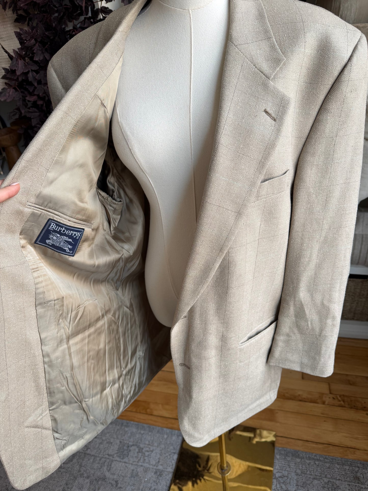 90s Burberrys silk wool blend blazer. Made in the USA. Fits M-XL