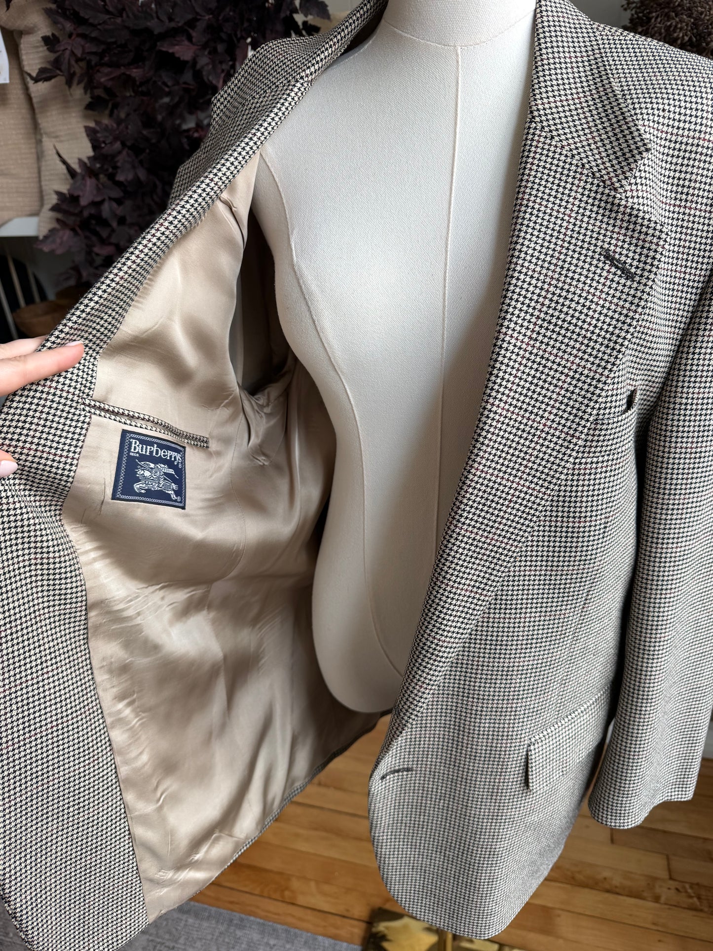 90s Burberry silk wool blend houndstooth blazer. Made in the USA. Fits M-XL