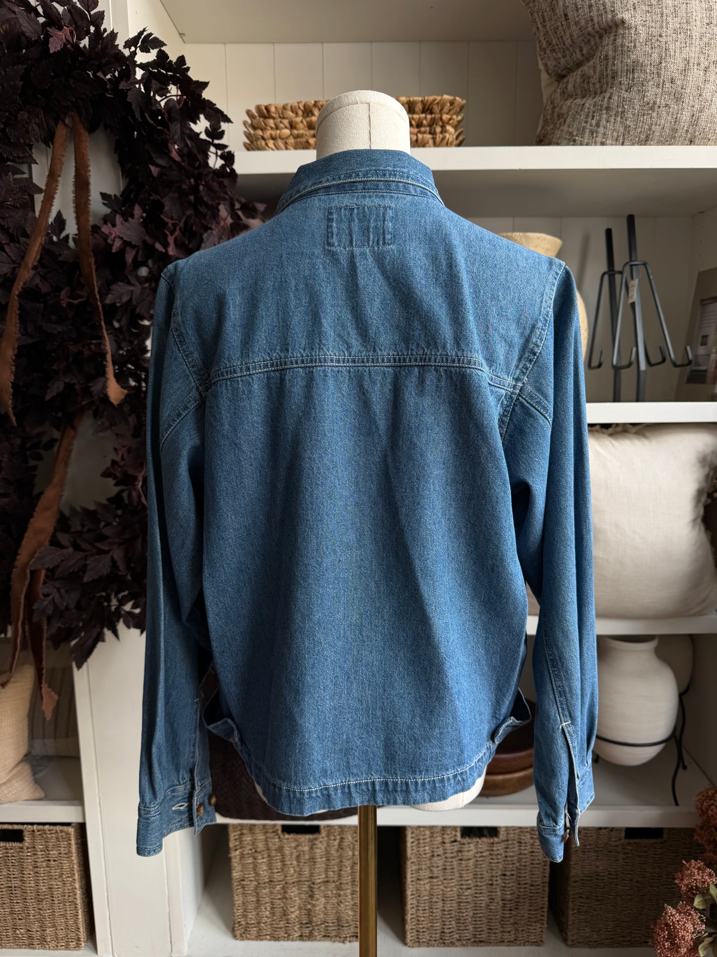 90s Work Wear denim light weight shirt jacket. Fits XXS-S
