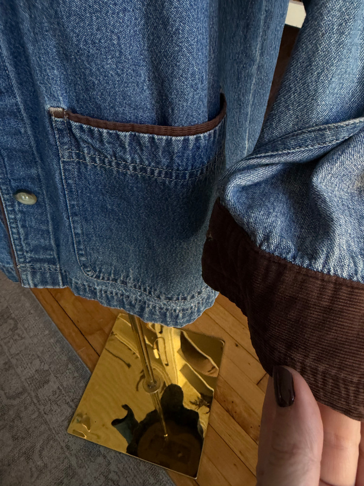 90s Cabin Creek denim chore coat with brown corduroy collar and trim. Fits S-L