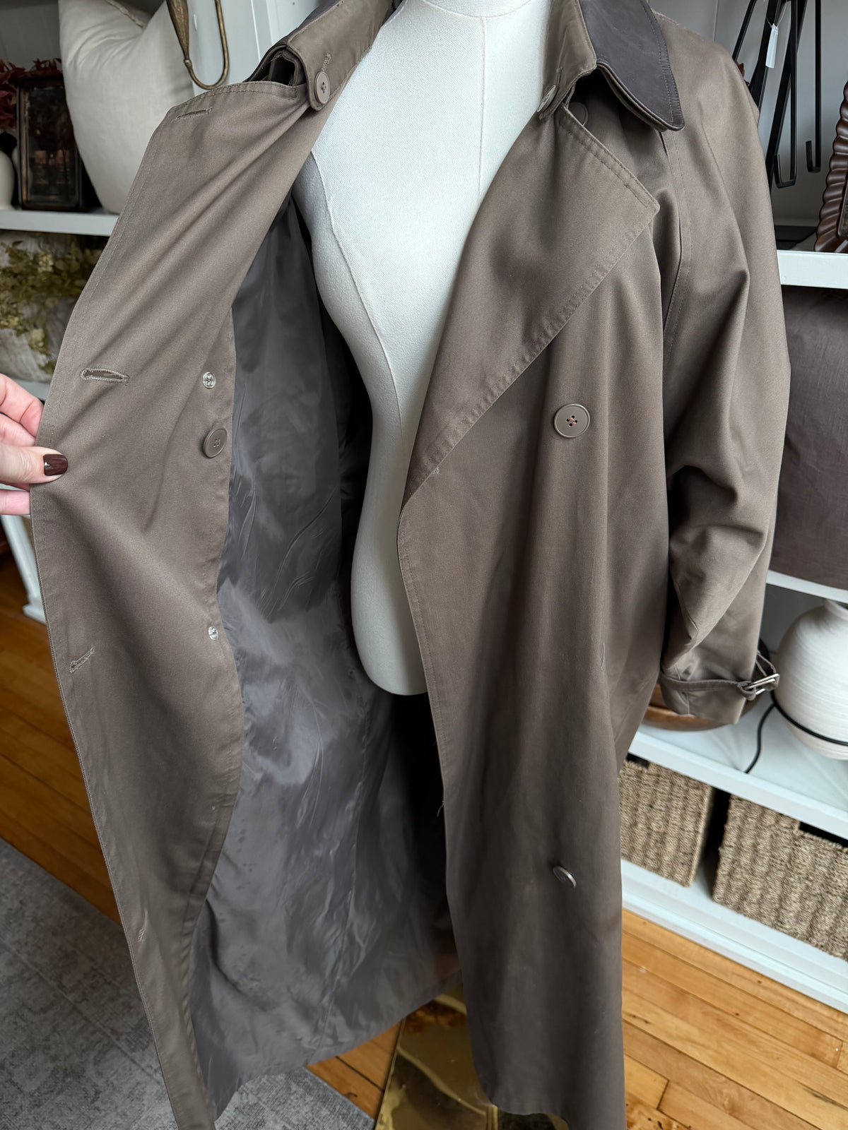 90s La Vogue trench with leather collar. Fits S-L