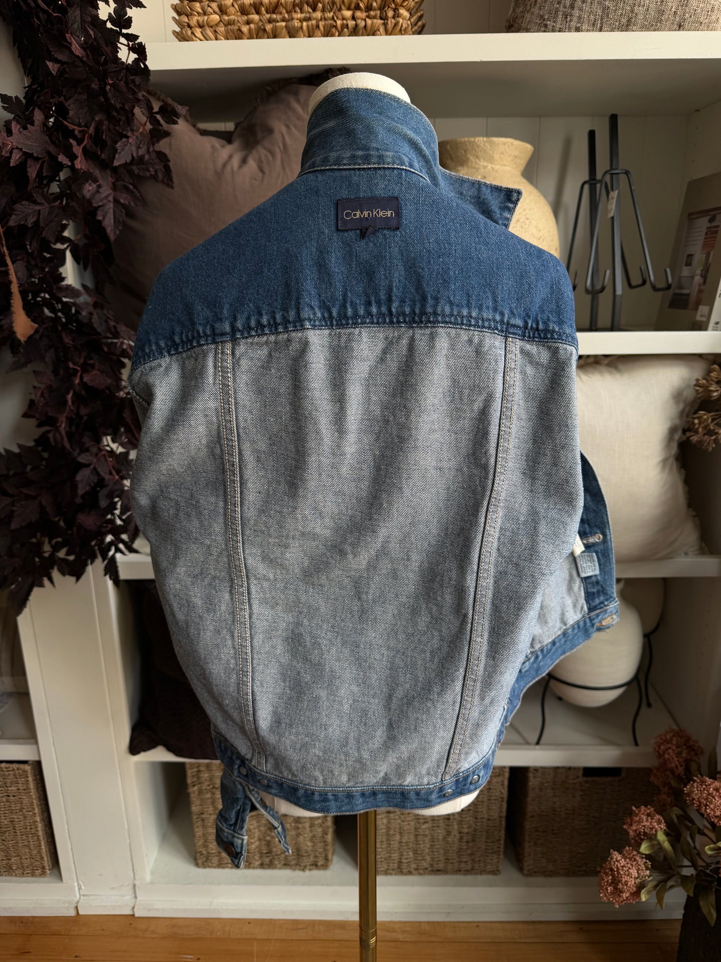 90s Calvin Klein denim jacket. Fits XXS-S