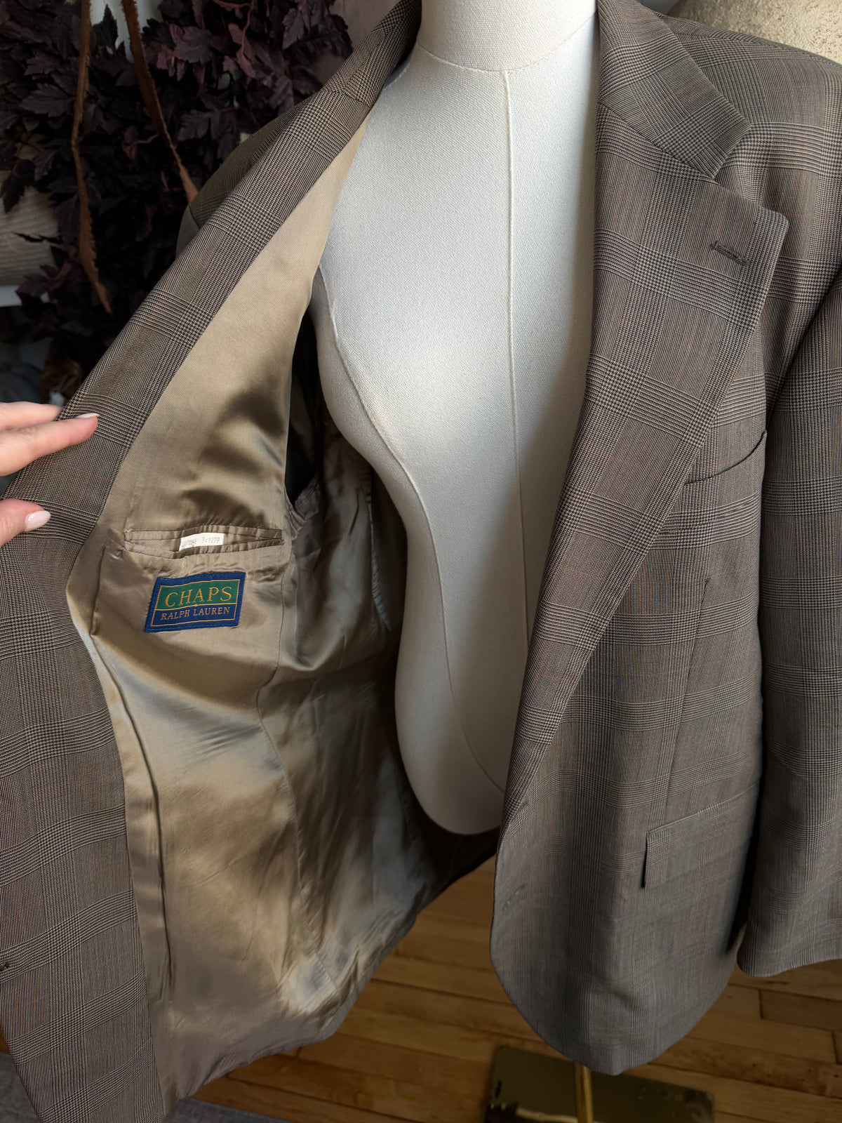80s Chaps Ralph Lauren light weight wool blazer. Made in Canada. Fits M-XL