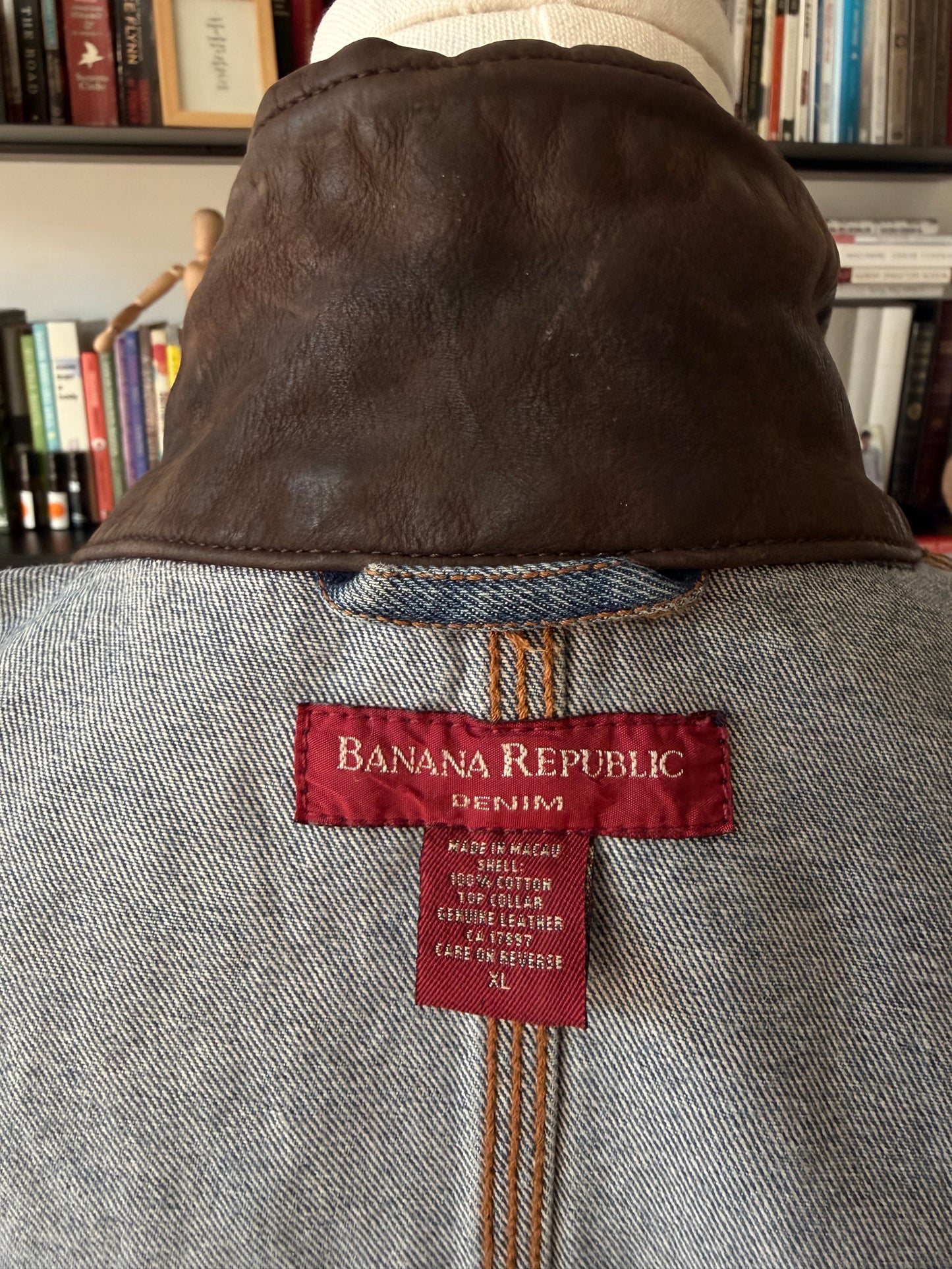 90s Banana Republic denim jacket with leather collar