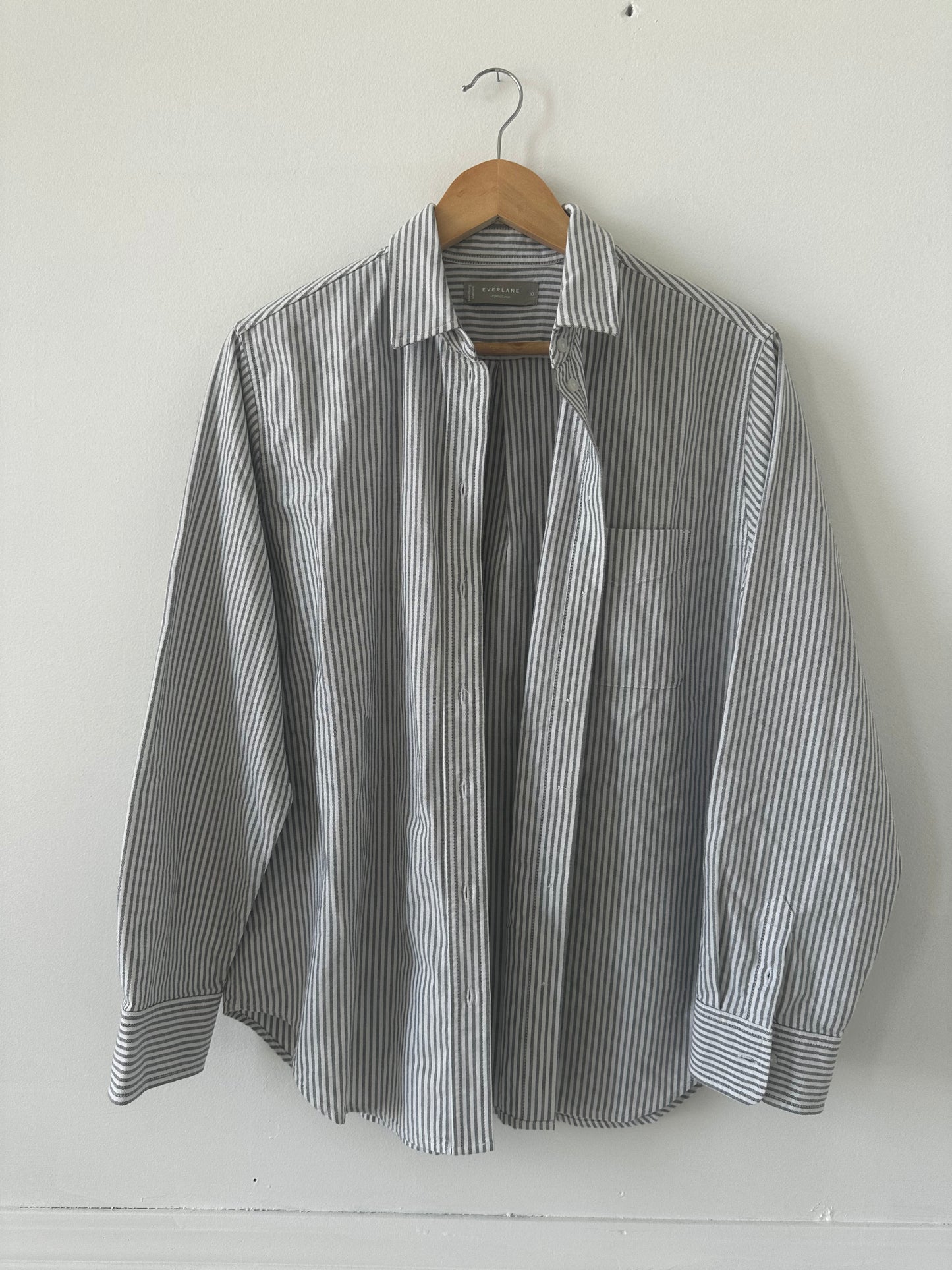 Everlane Must-Have Oxford shirt size 10