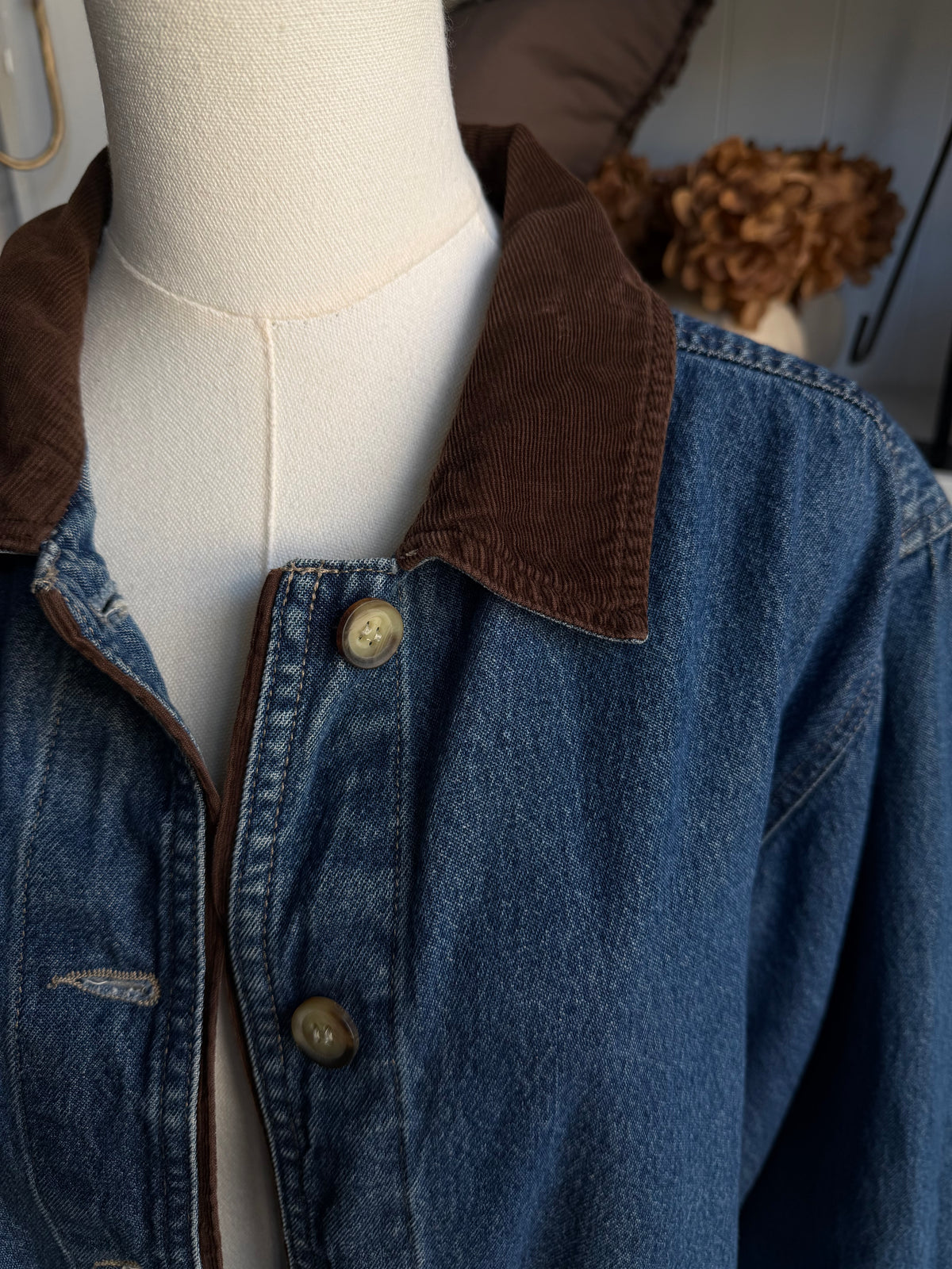 90s Cabin Creek denim chore coat with brown corduroy collar and trim. Fits S-L