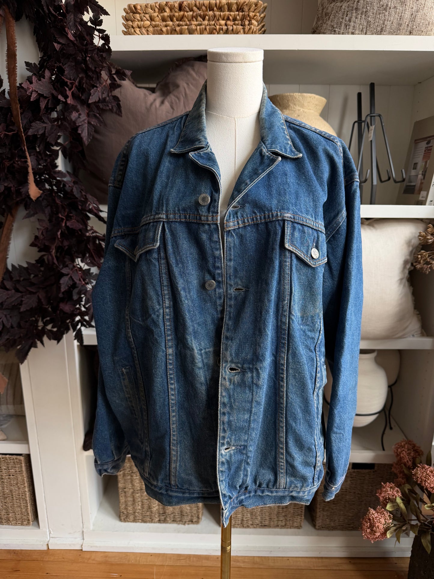 90s Gap flannel lined denim jacket. Fits XS-M