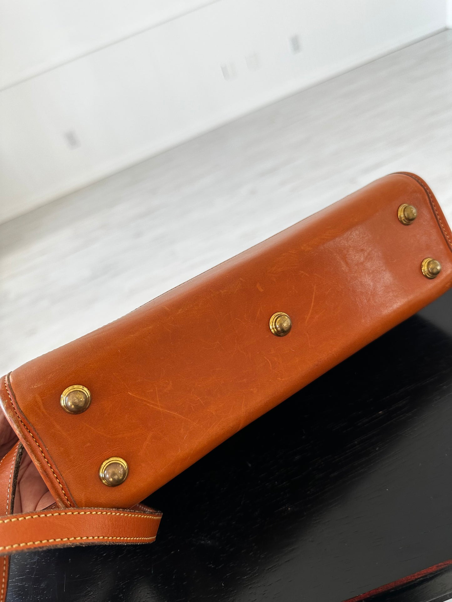 90s Dooney and Bourke zip top crossbody in cream
