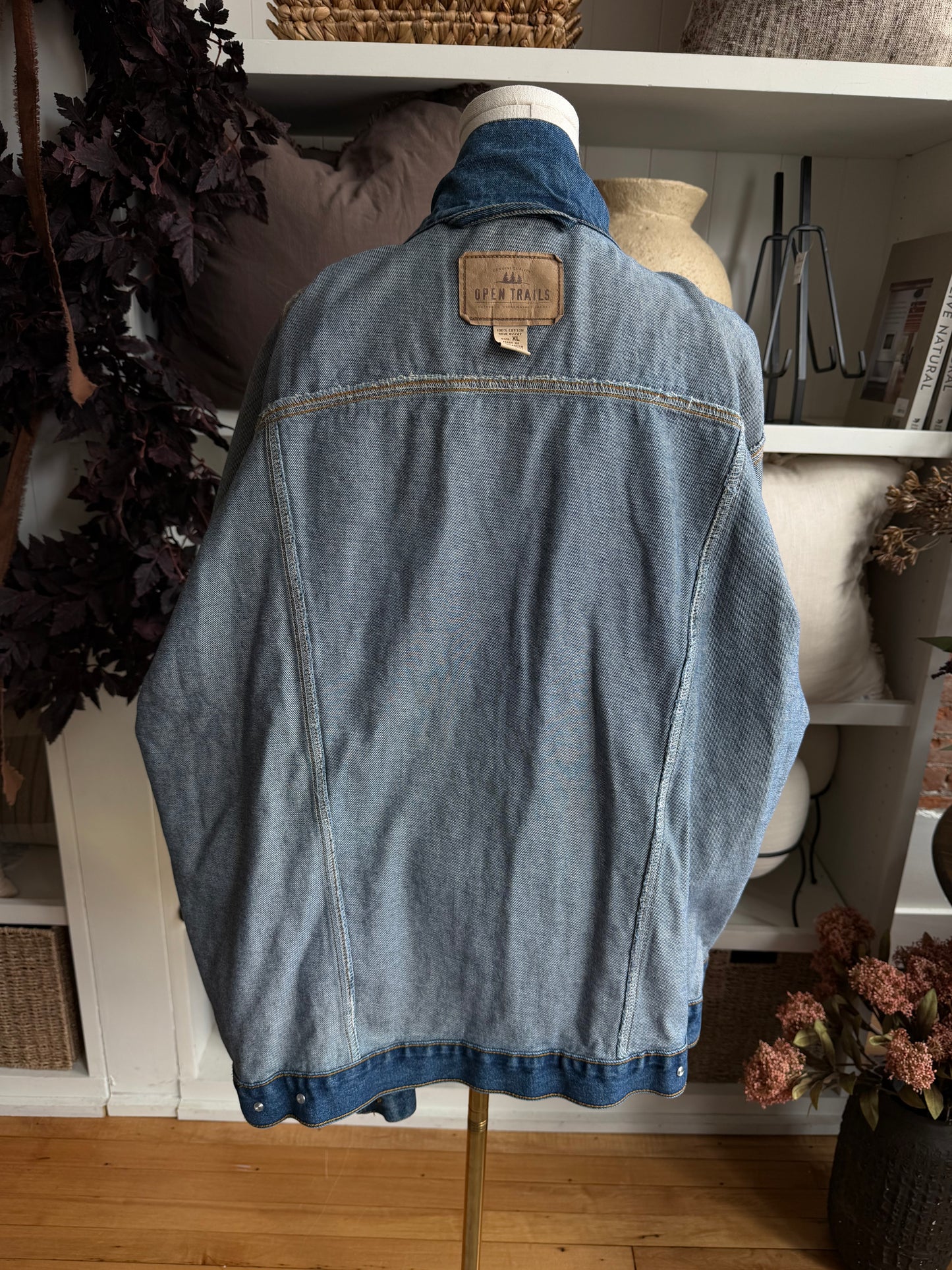 00s Open Trails denim jacket. Fits M-XL