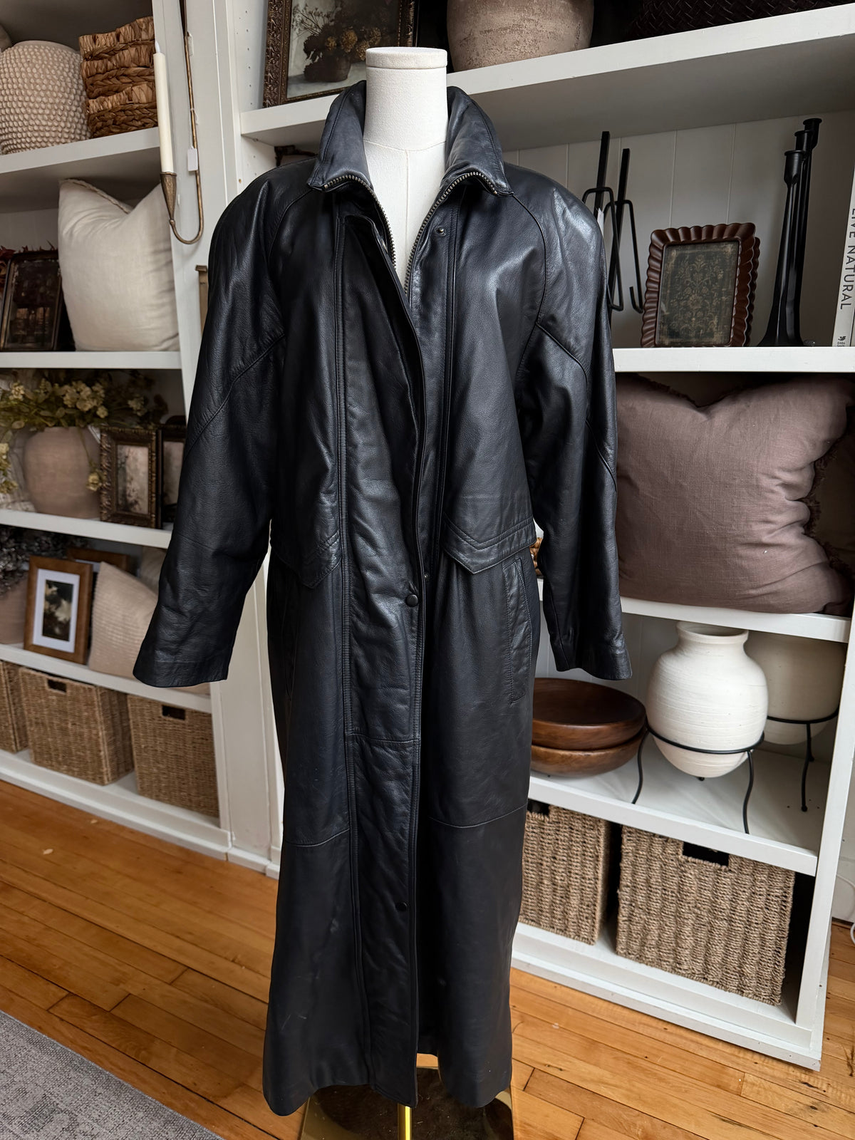 90s Donna Pelle black leather trench. Fits XS-M