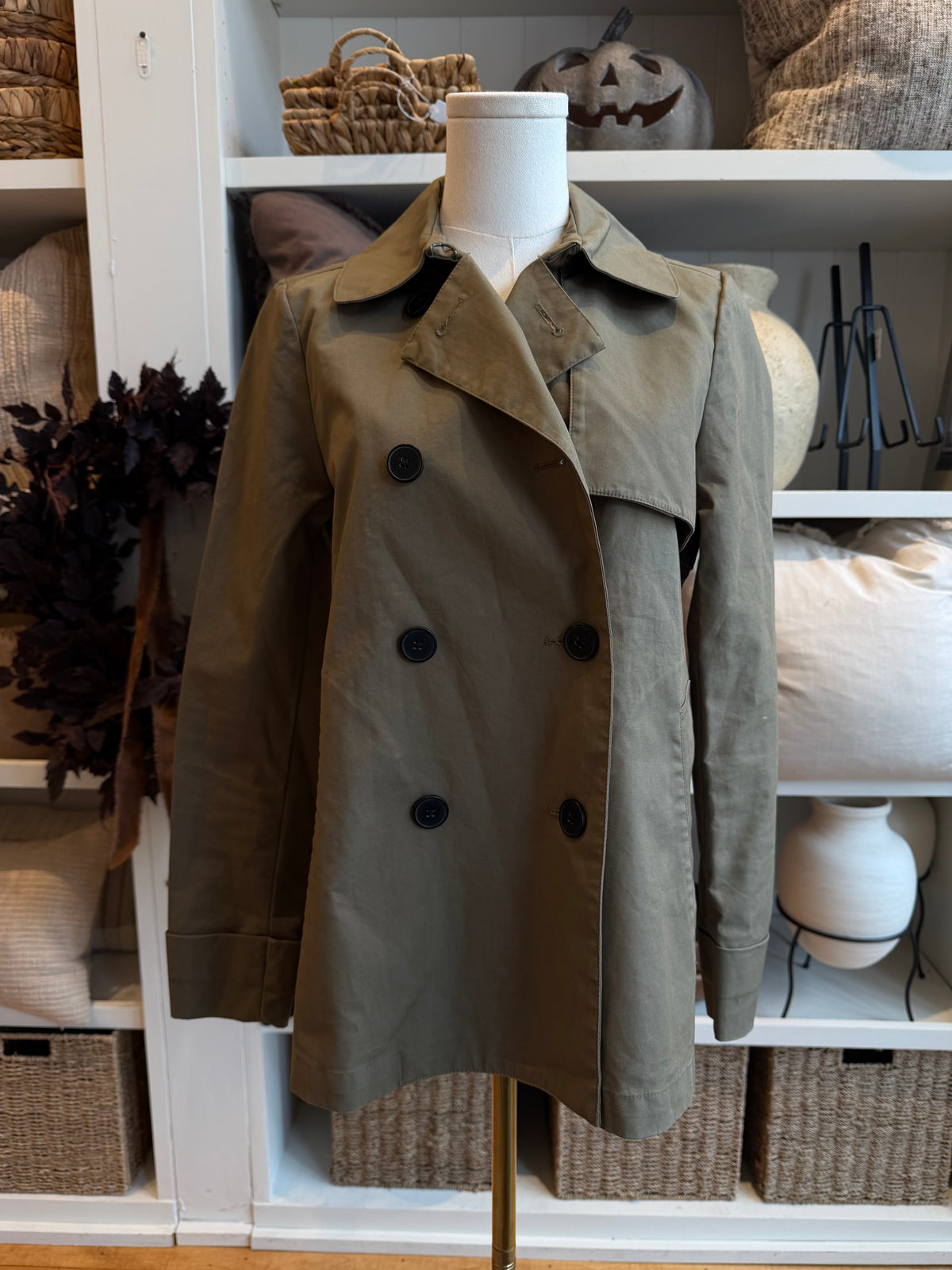Everlane cropped trench in Olive. Size S