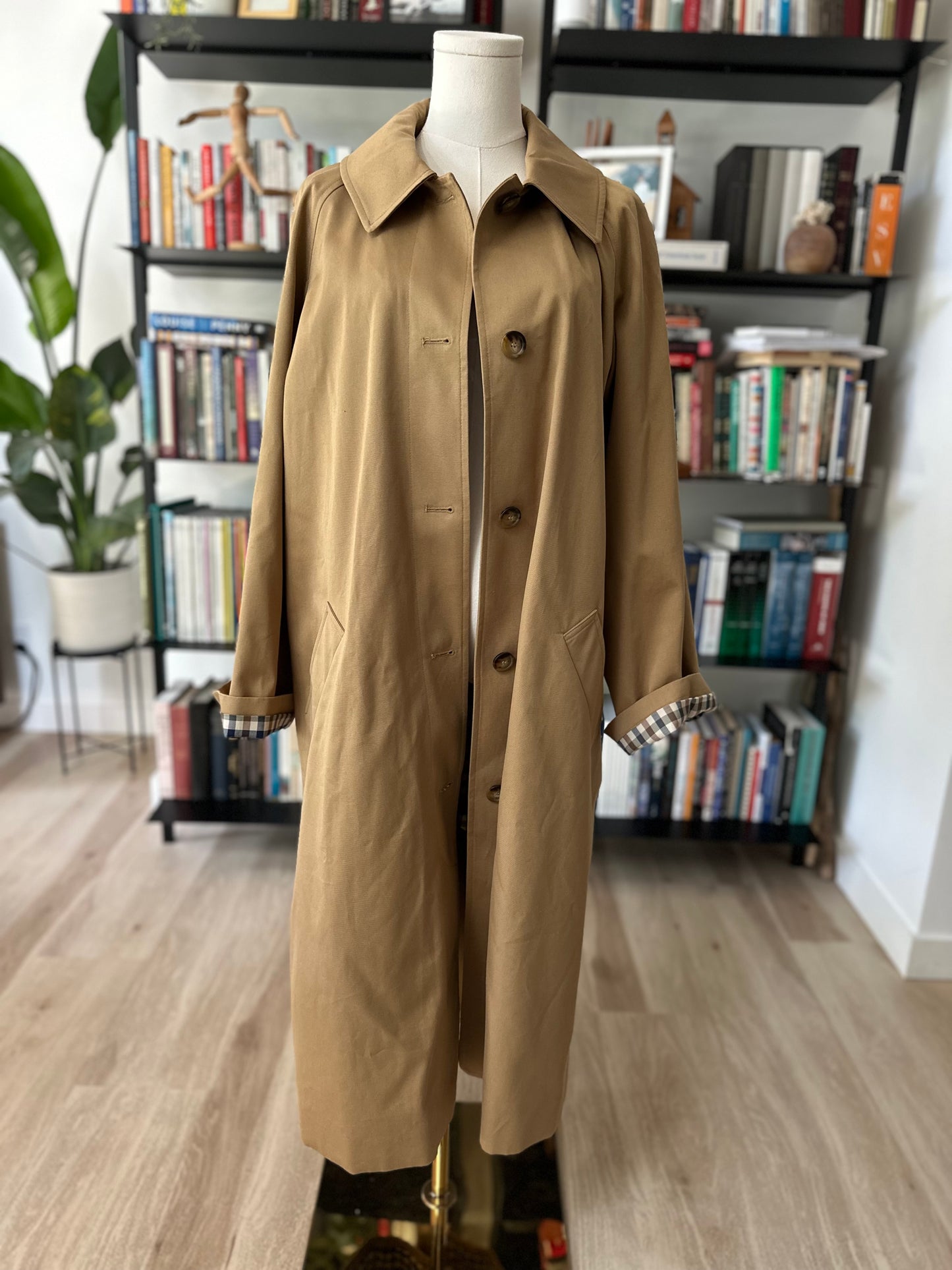 NWT Sezane Clyde trench in camel. Size US 10