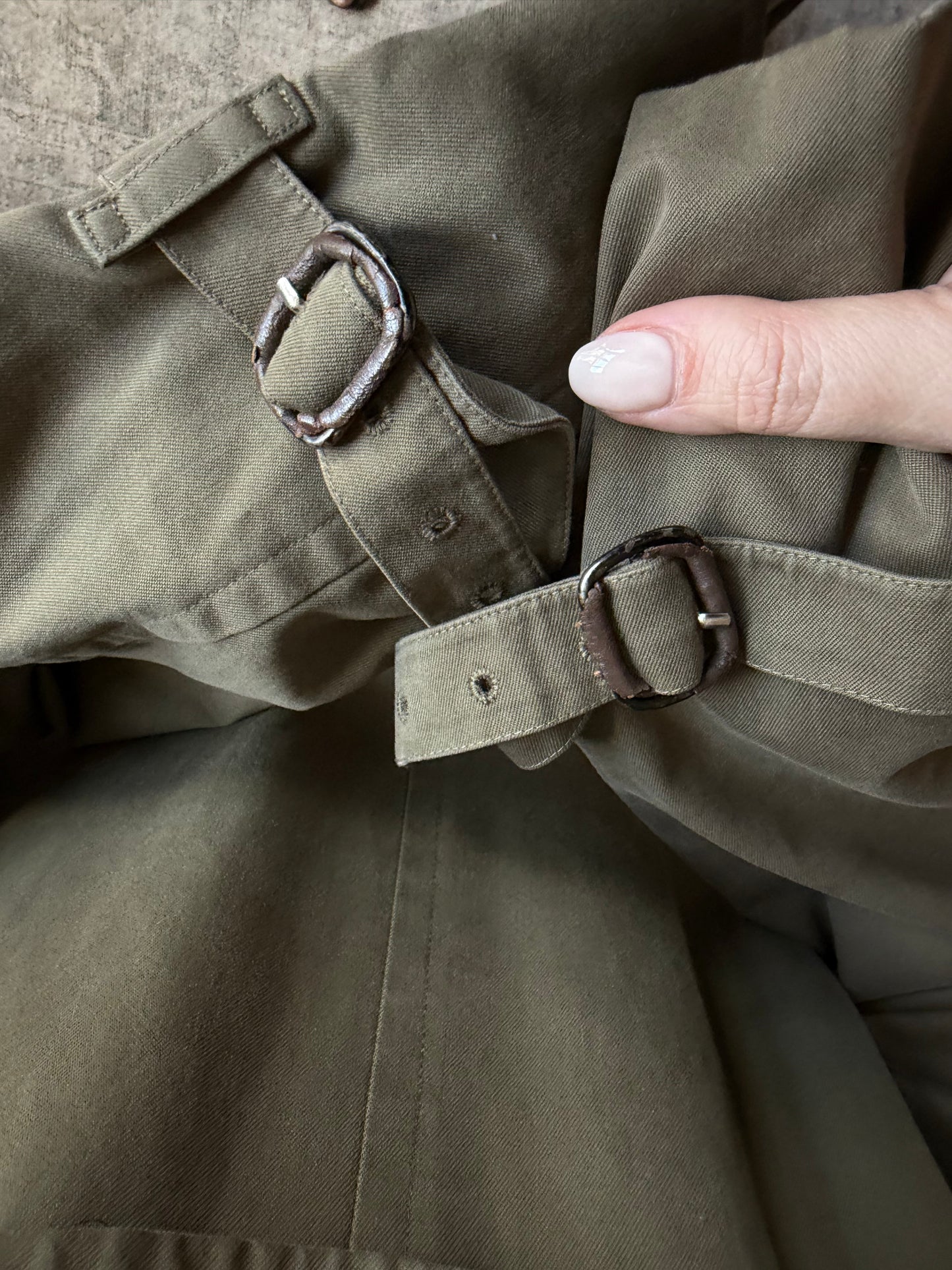 Vintage Burberry olive trench coat. Fits XS-M