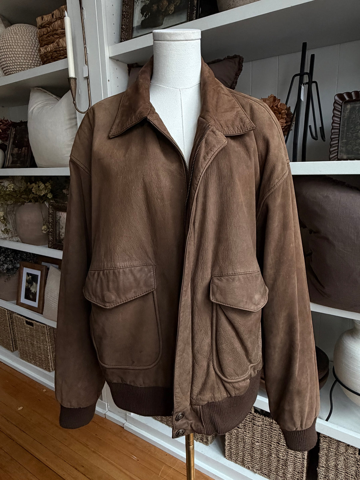 90s Wilson’s Adventure Bound leather bomber. Fits S-L