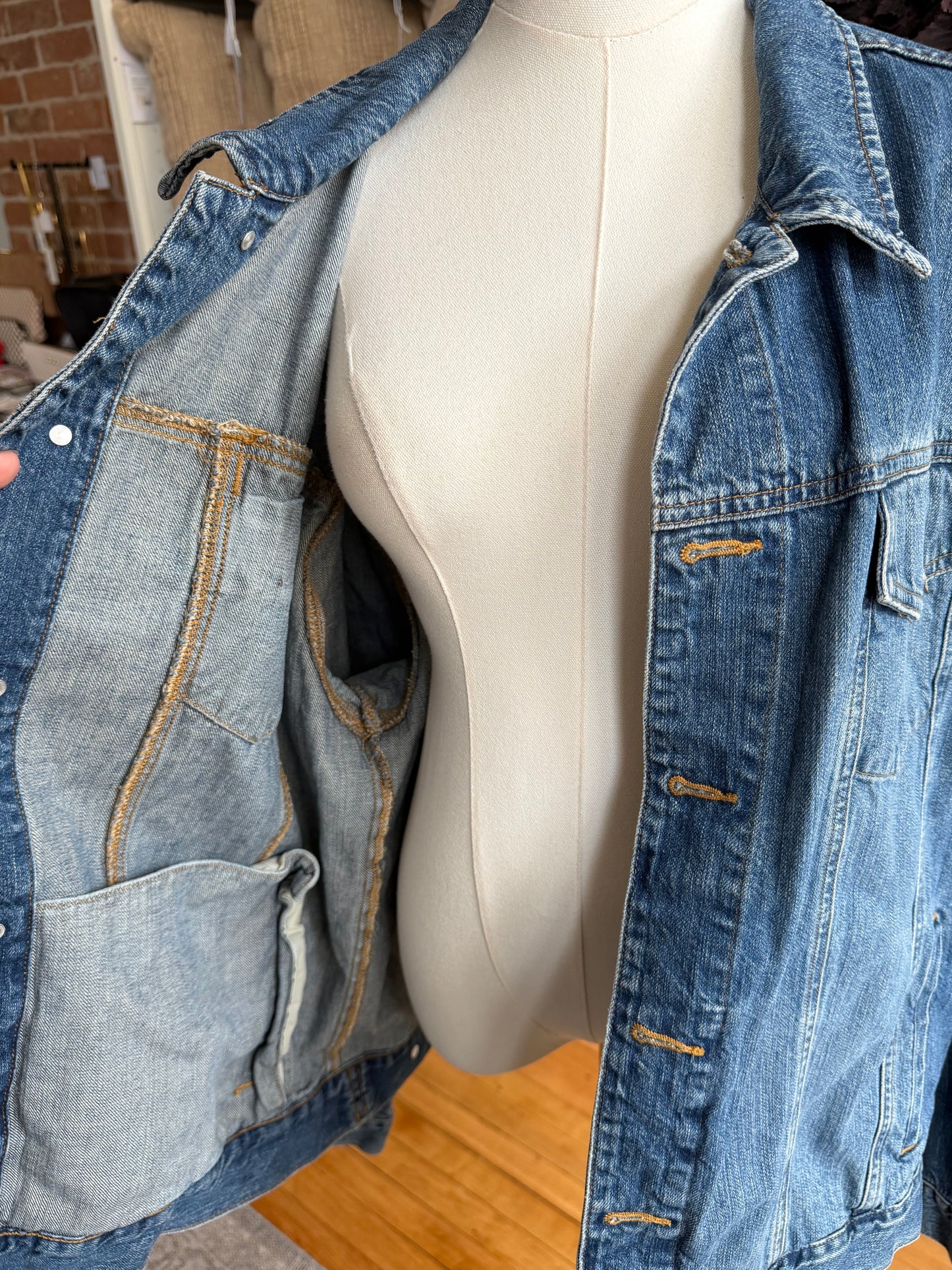 90s Chaps Ralph Lauren denim jacket. Fits M-XL