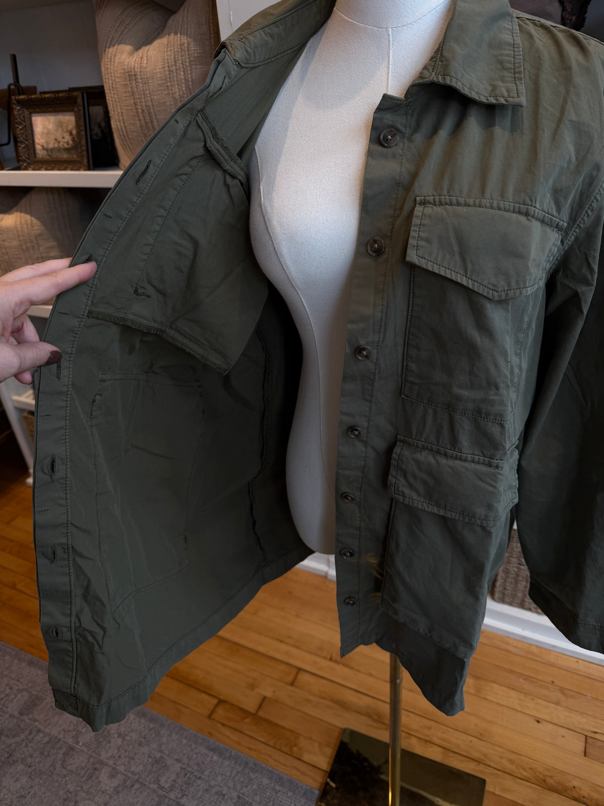 Banana Republic Cotton Twill Shirt jacket in olive green. Size L
