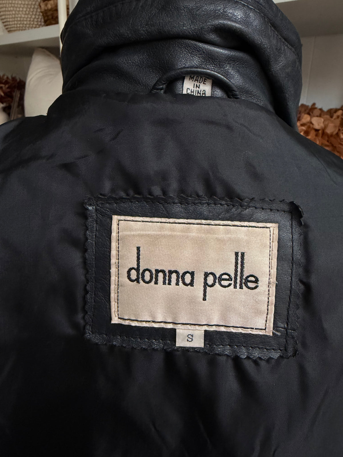 90s Donna Pelle black leather trench. Fits XS-M