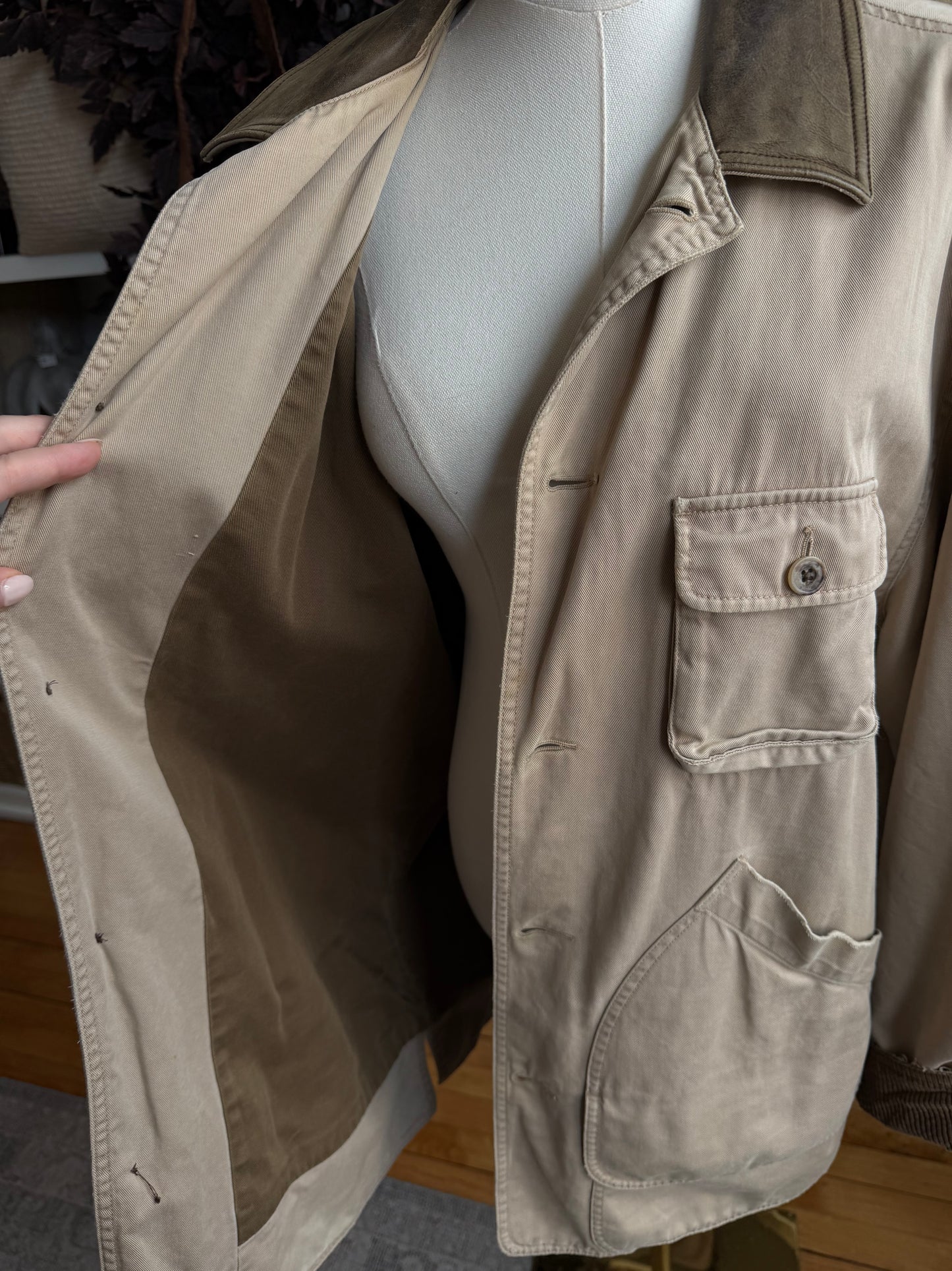 90s Banana Republic flannel lined barn coat with leather collar. Fits M-XL