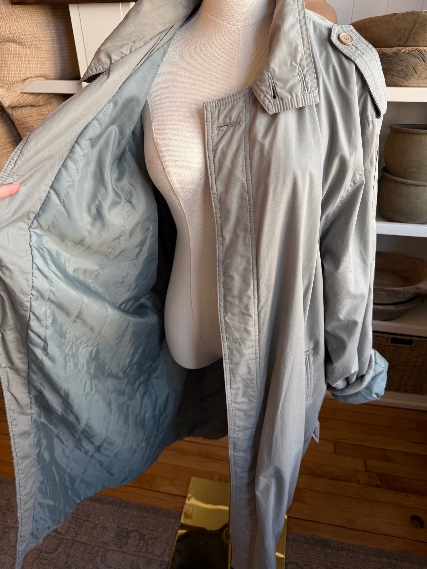 Vintage West Virginia sage green insulated trench. Sourced in Paris
