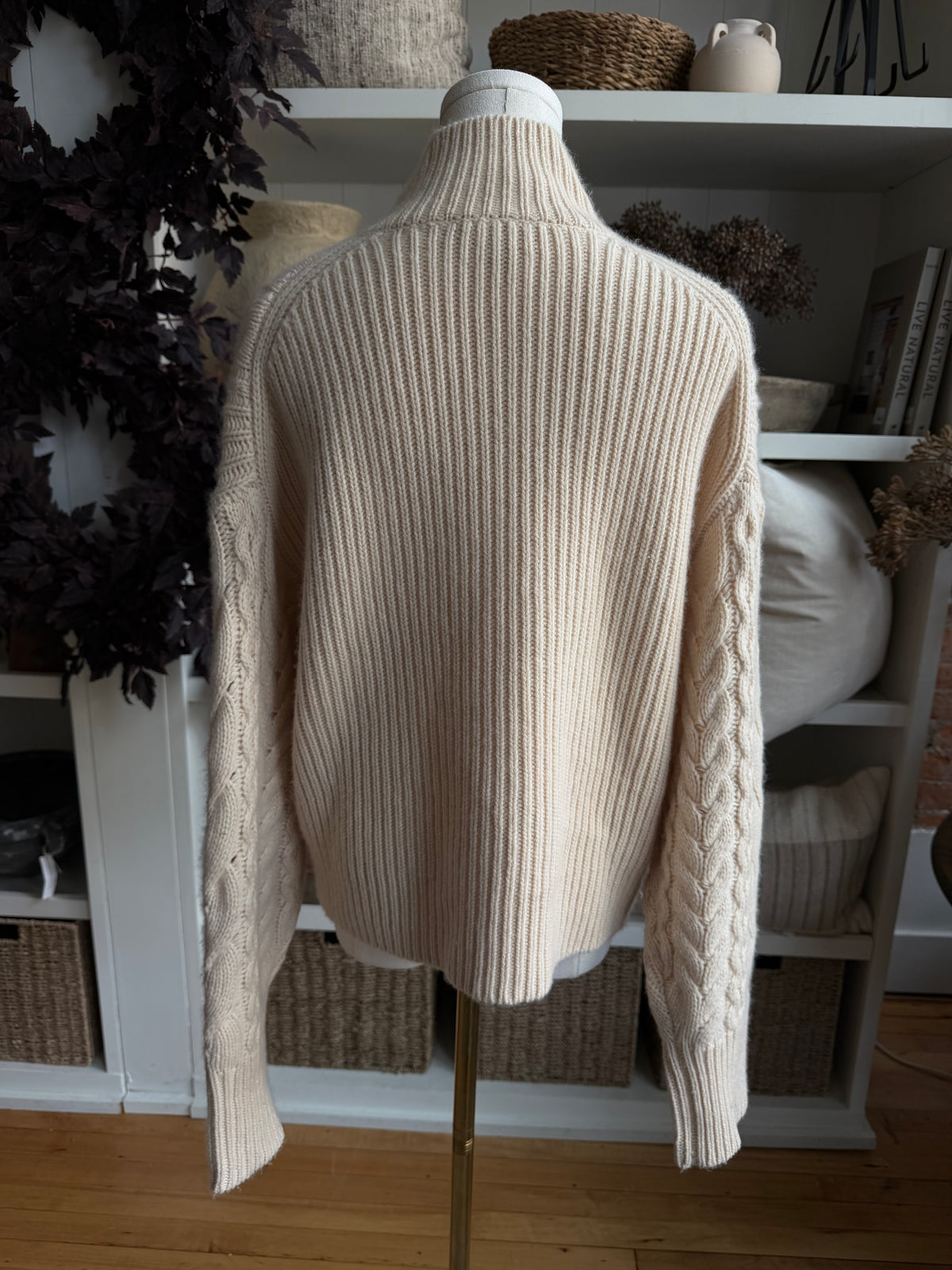 JCrew Cashmere cable knit sweater in cream. Size L