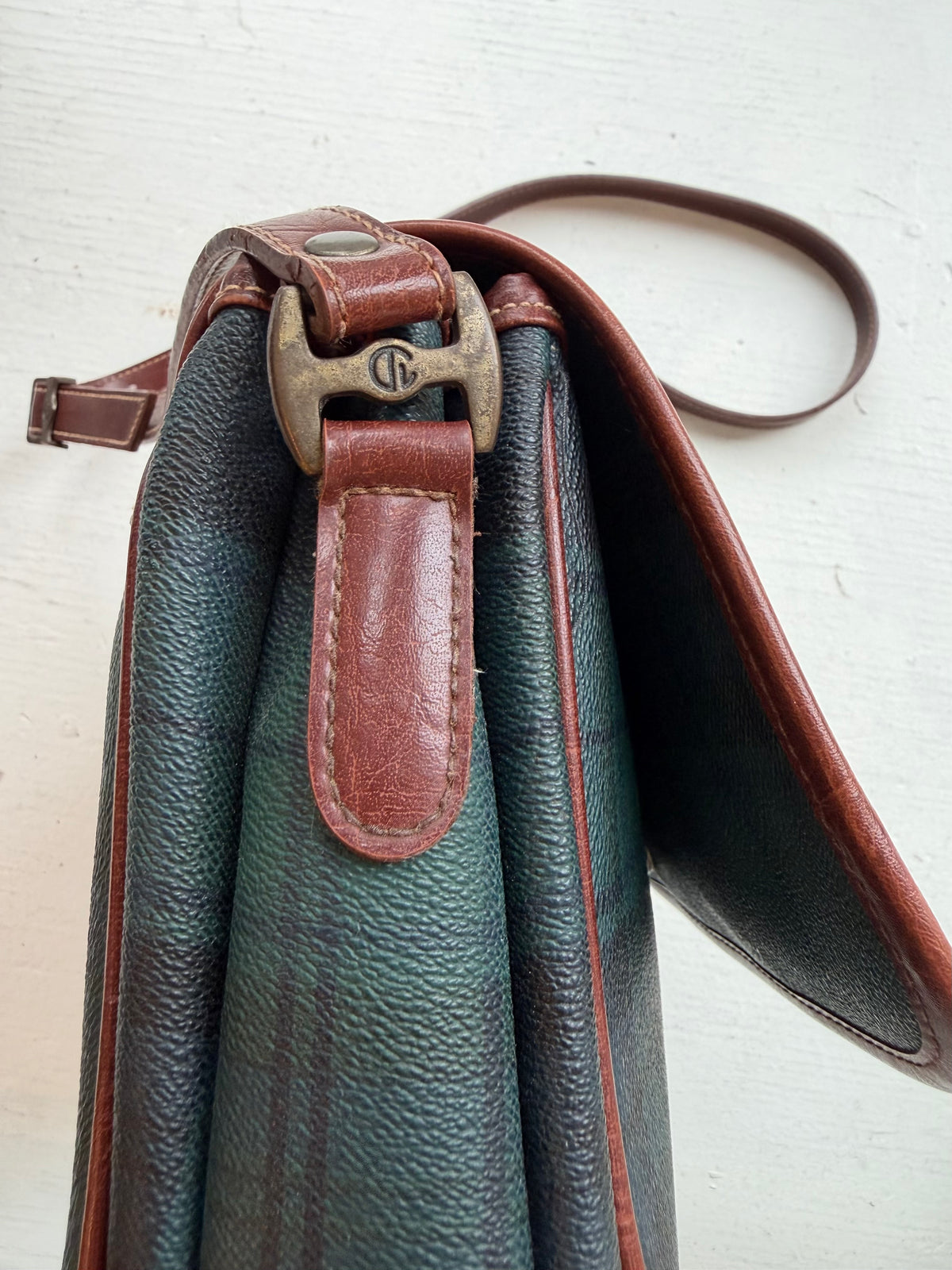 Carryland USA crossbody satchel