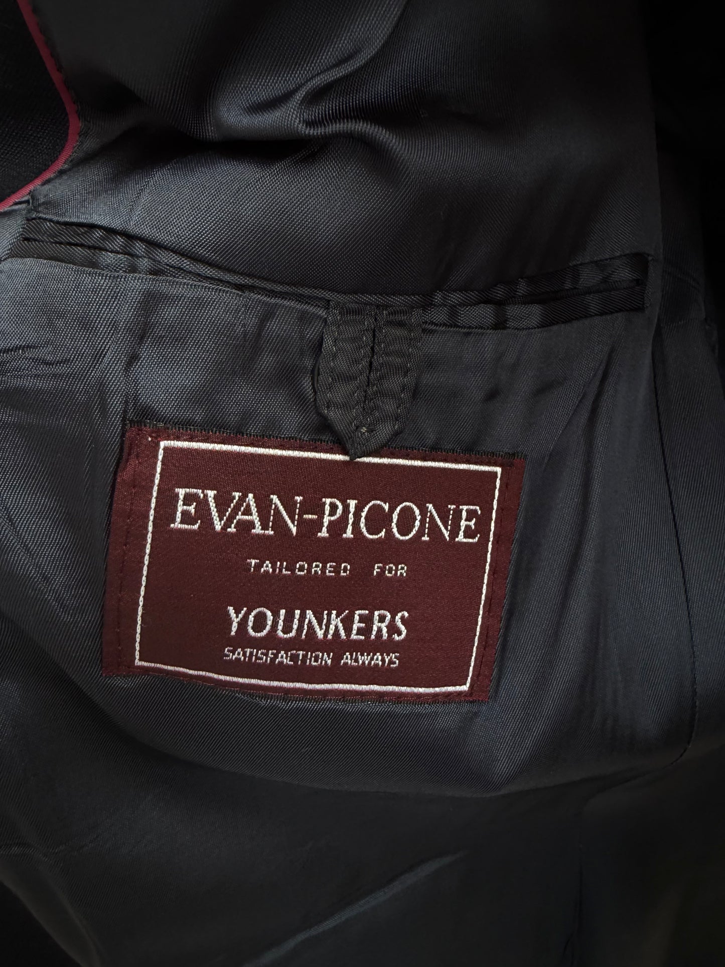 80s Evan Picone lightweight navy wool blazer. Made in the USA