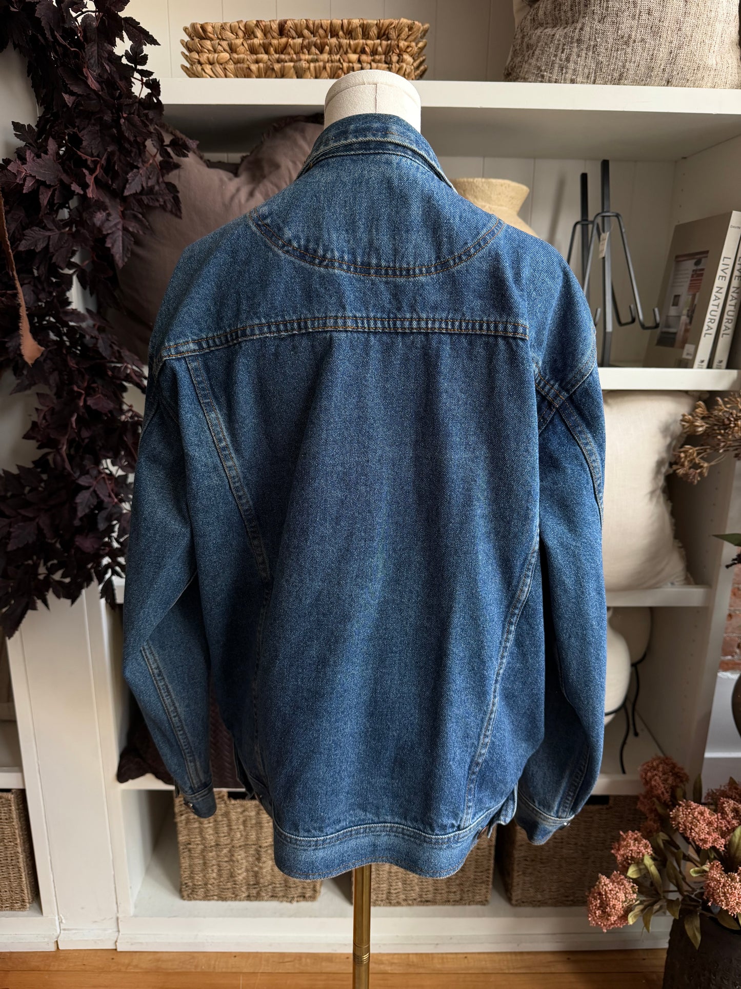 80s Roundy Ridge denim jacket. Made in Hong Kong. Fits XS-M