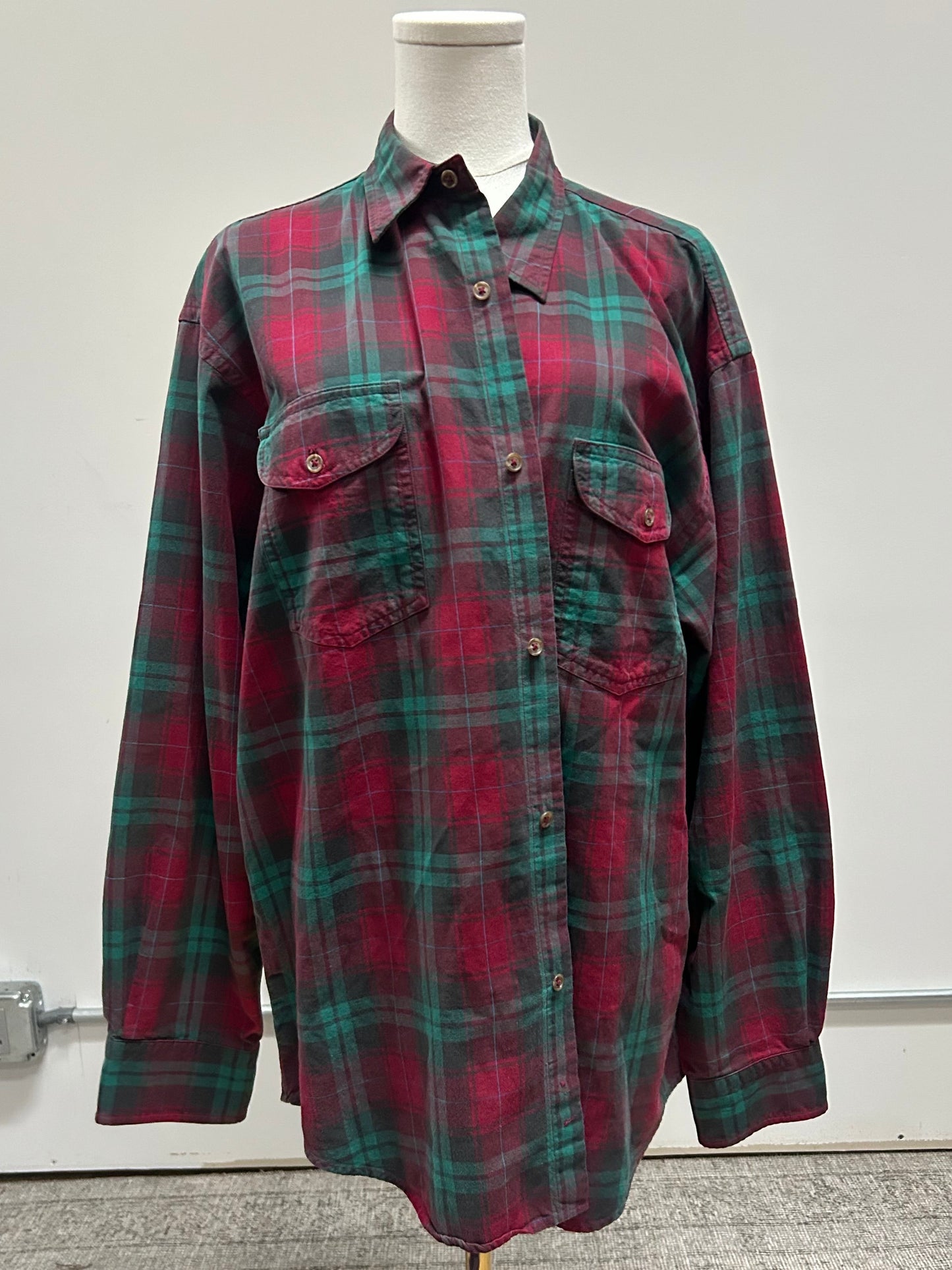 90s Calvin Klein cotton plaid button down. Fits S-L