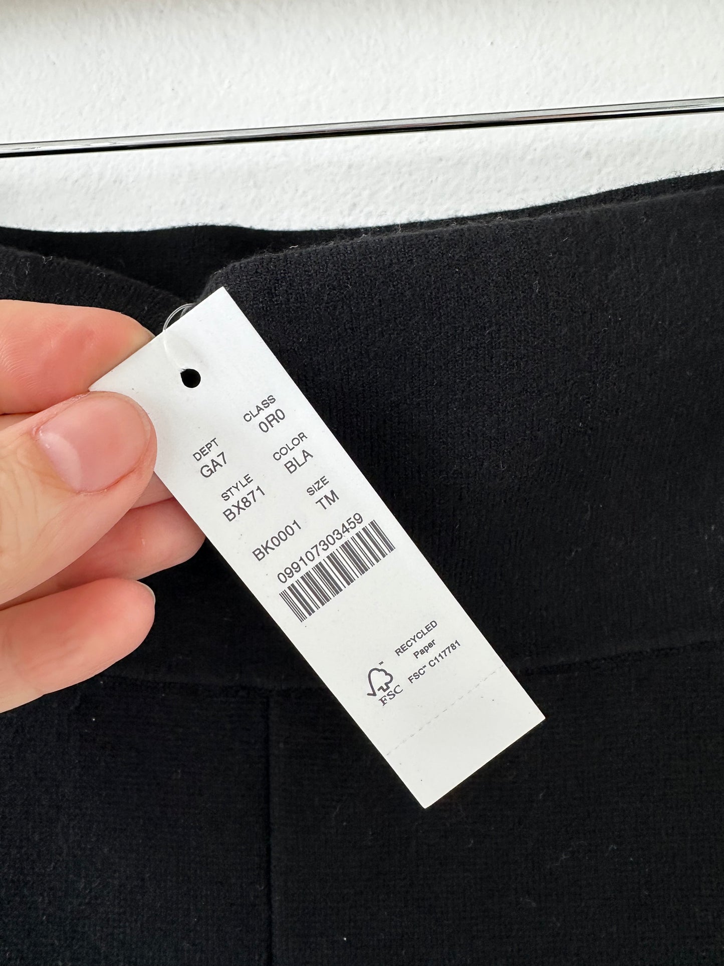 JCrew Delaney kick out sweater pant in black. Size medium tall