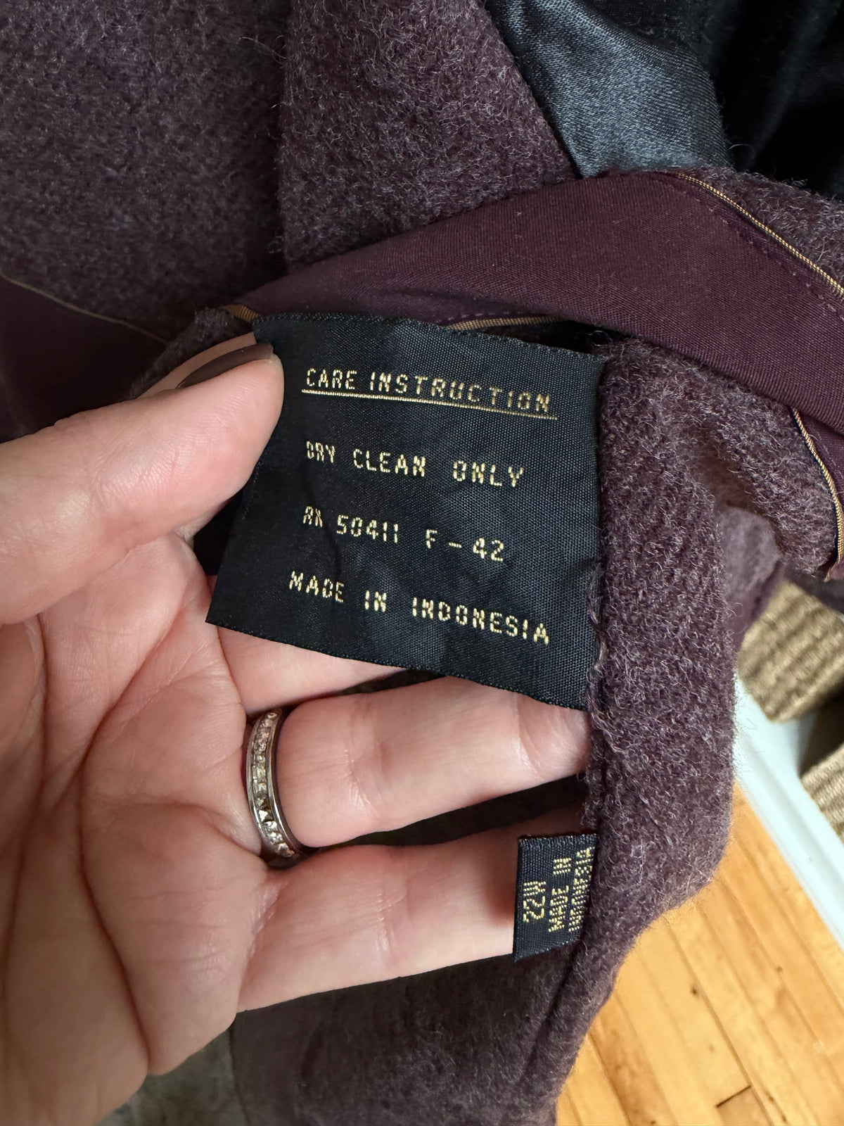 90s Fleet Street burgundy trench. Fits M-XL