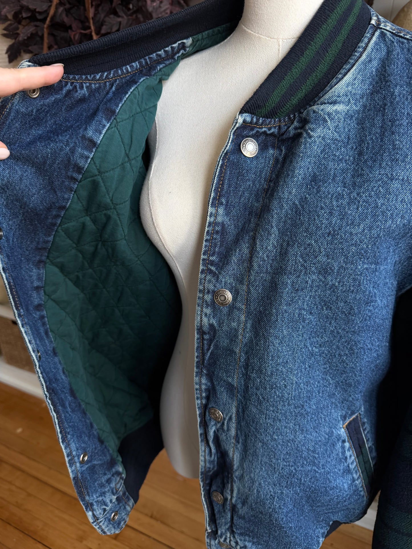 90s Gap denim bomber. Fits S-L
