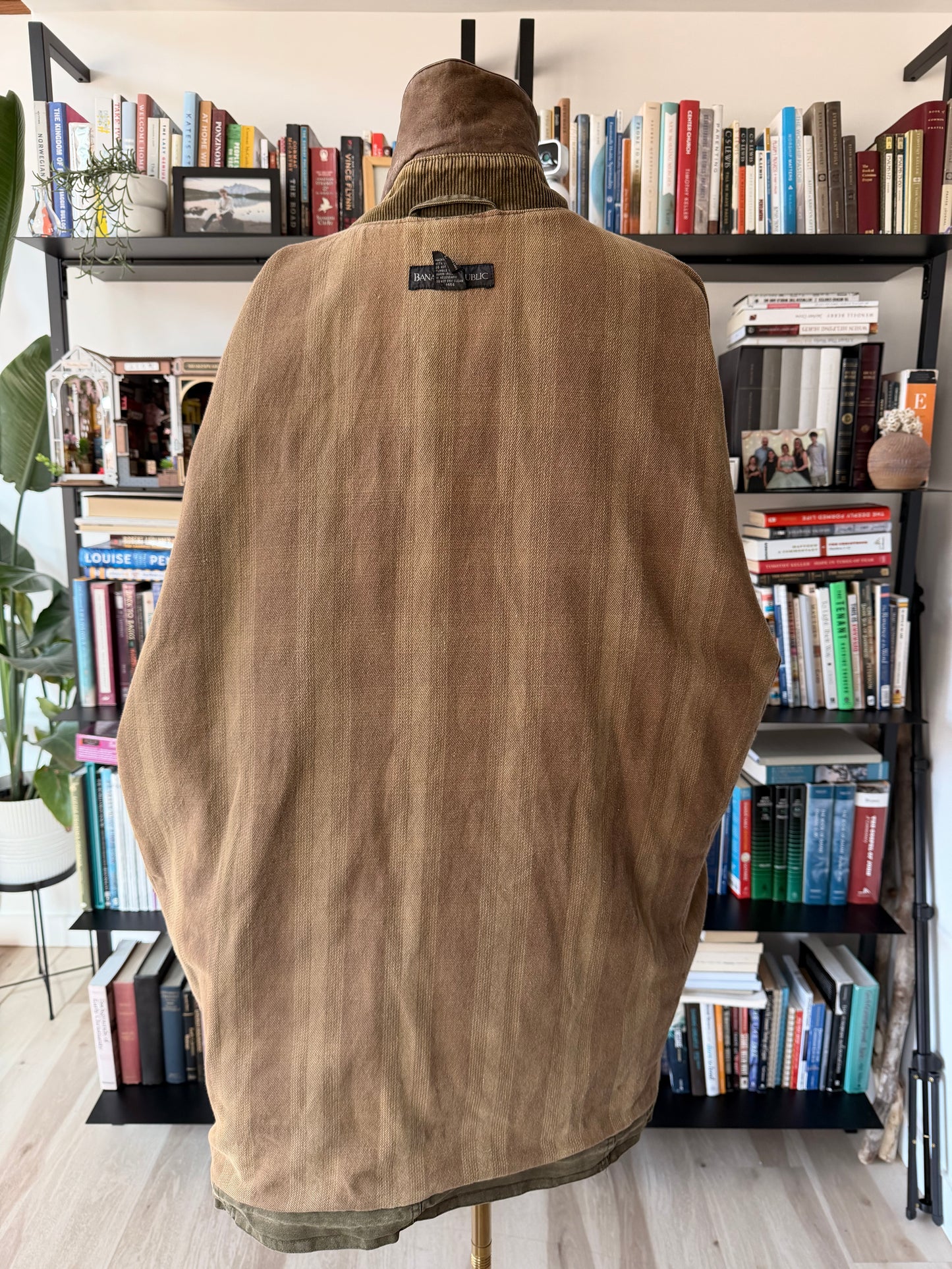90s Banana Republic green barn coat. Made in Hong Kong