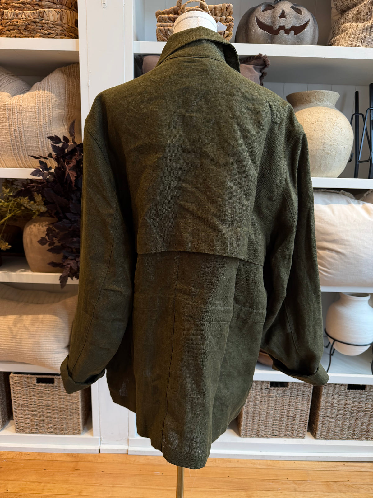 Banana Republic linen canvas utility jacket in olive green. Size L