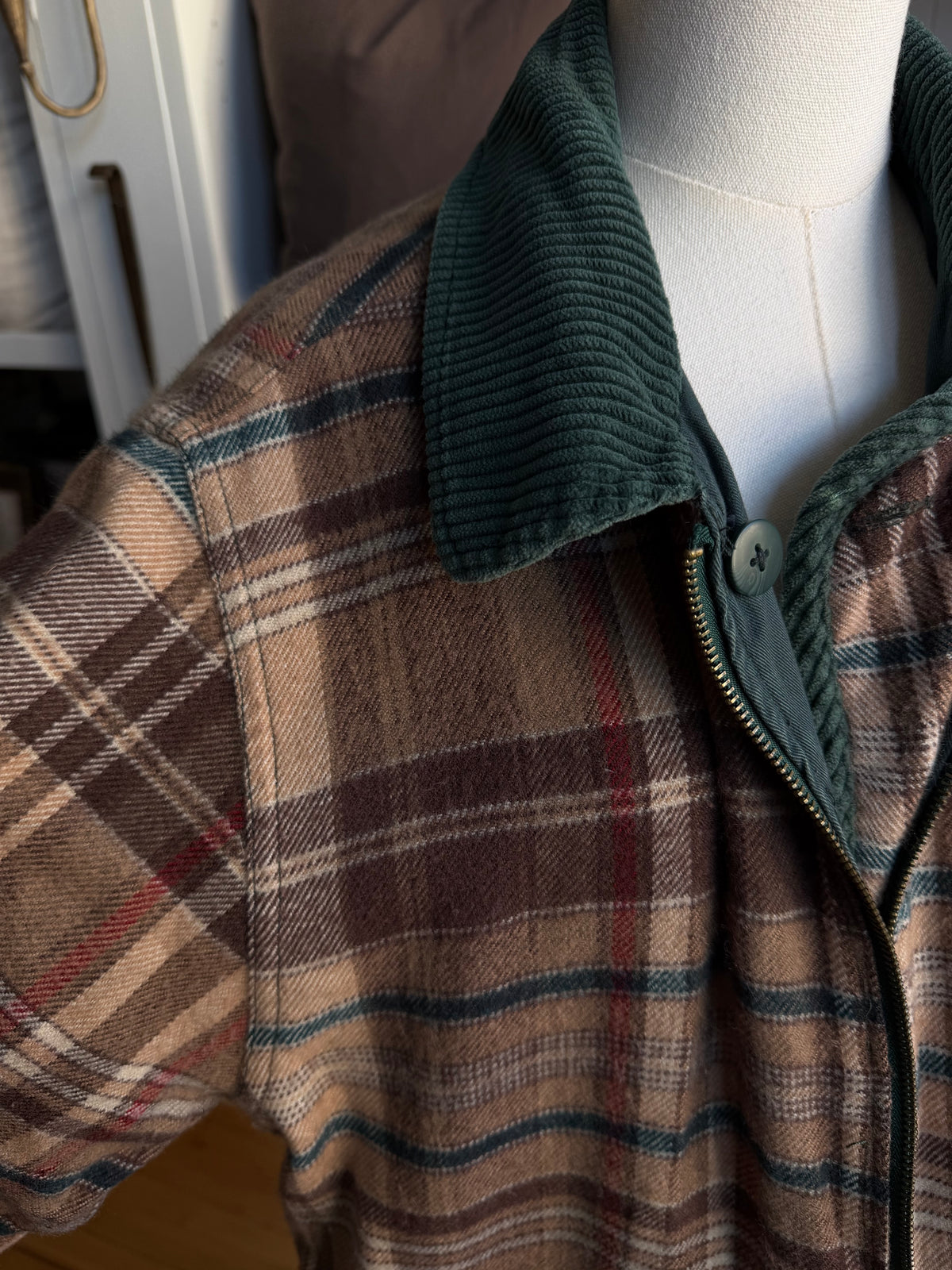 90s Brandon Thomas reversible chore coat. Fits XS-M