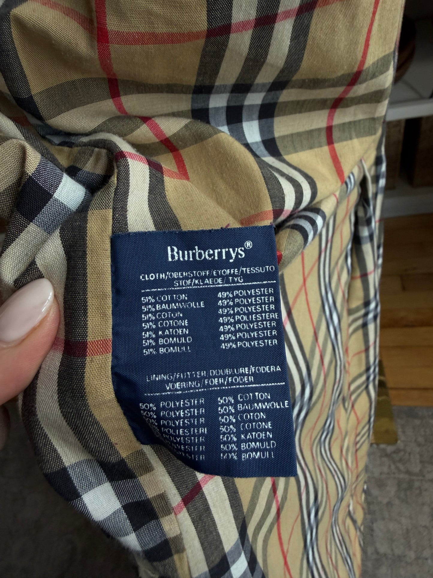 Vintage Burberry olive trench coat. Fits XS-M