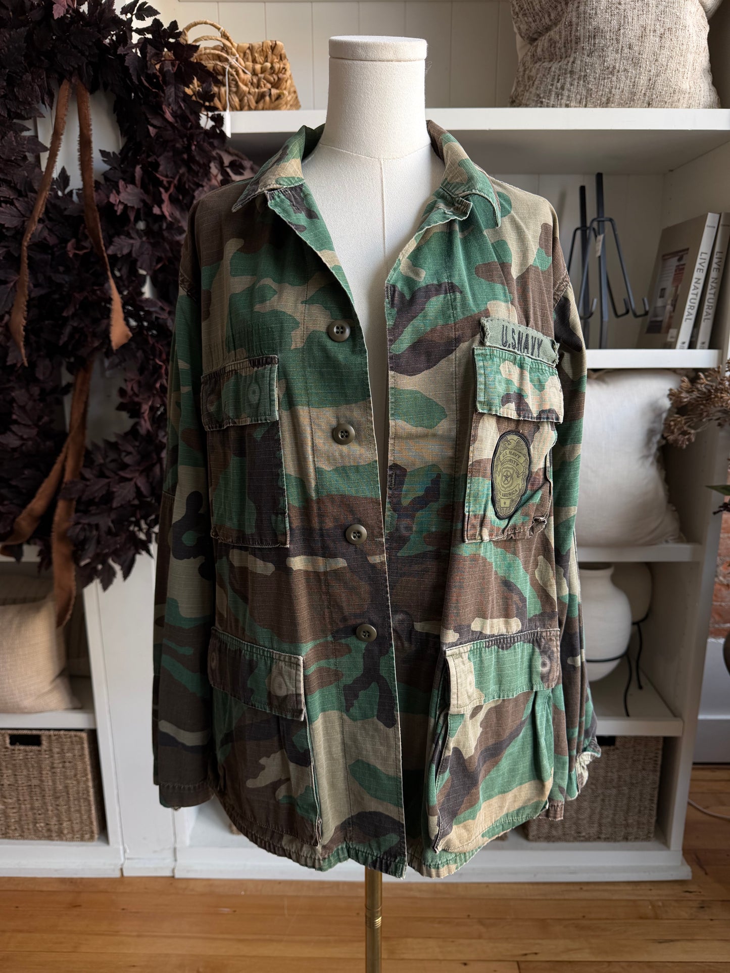 Vintage US Navy fatigue jacket. Fits XS-M