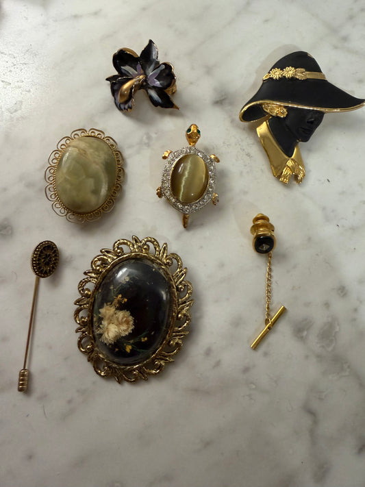Brooch pack