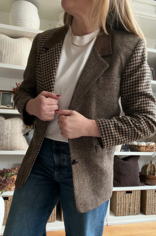 90s JL Colebrook two toned tweed blazer with suede collar. Fits XS-M petite