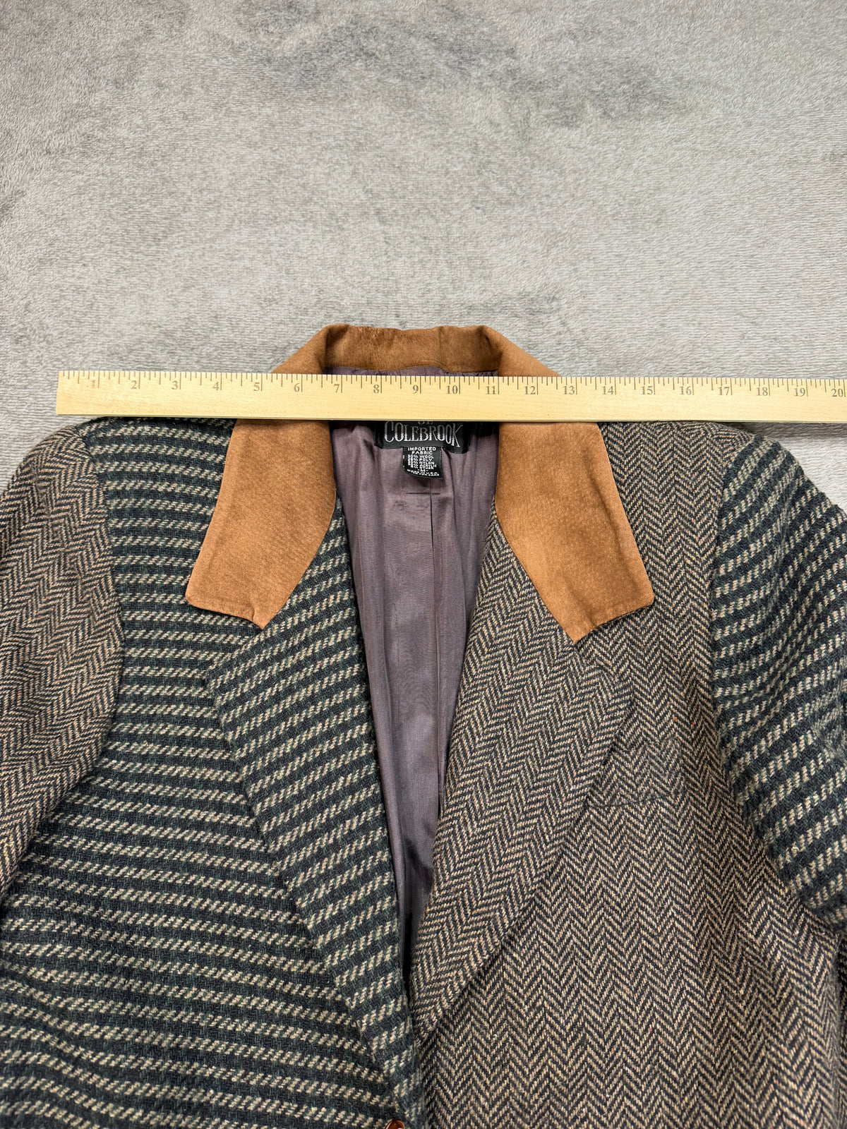 90s JL Colebrook two toned tweed blazer with suede collar. Made in the USA. Fits XS-M petite