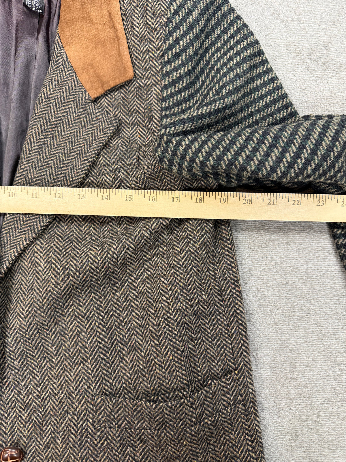 90s JL Colebrook two toned tweed blazer with suede collar. Made in the USA. Fits XS-M petite